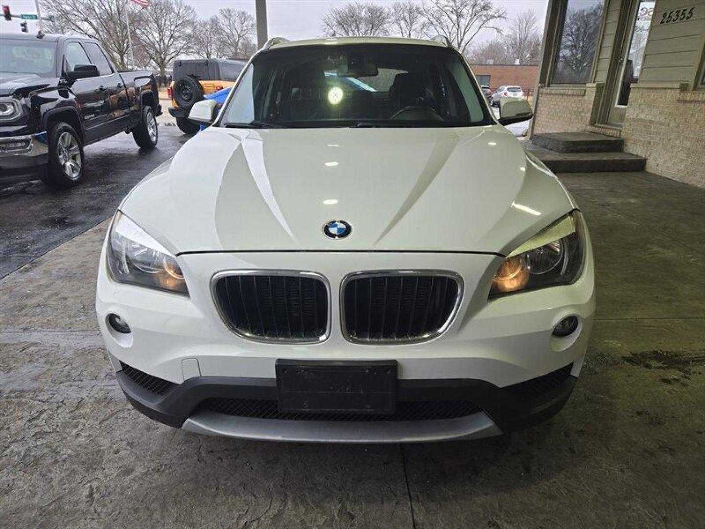 2013 Alpine White BMW X1 xDrive28i (WBAVL1C58DV) with an 2.0L Turbo I4 240hp 260ft. lbs. engine, 8Speed Shiftable Au transmission, located at 25355 Eames Street, Channahon, IL, 60410, (815) 467-1807, 41.429108, -88.228432 - Looking for a powerful and stylish ride that will turn heads on the road? Look no further than the 2013 BMW X1 xDrive28i. This stunning vehicle is powered by a 2.0L Turbo I4 engine that delivers an impressive 240 horsepower and 260 ft. lbs. of torque, giving you the power you need to conquer any roa - Photo#11