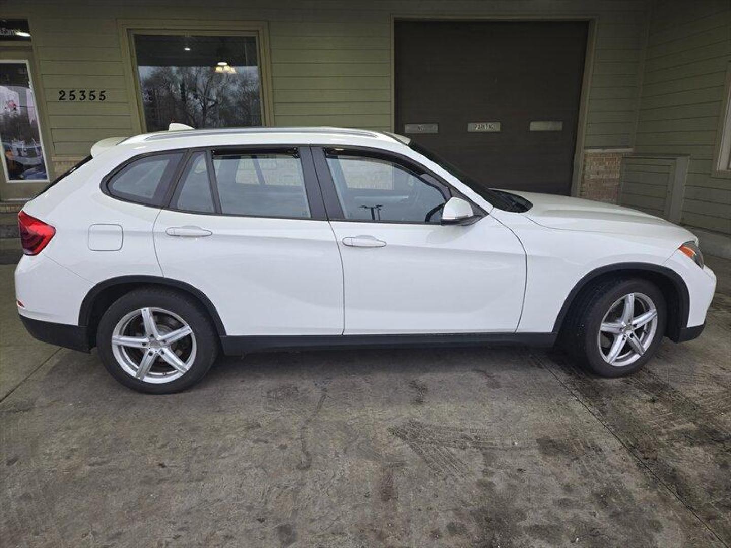 2013 Alpine White BMW X1 xDrive28i (WBAVL1C58DV) with an 2.0L Turbo I4 240hp 260ft. lbs. engine, 8Speed Shiftable Au transmission, located at 25355 Eames Street, Channahon, IL, 60410, (815) 467-1807, 41.429108, -88.228432 - Looking for a powerful and stylish ride that will turn heads on the road? Look no further than the 2013 BMW X1 xDrive28i. This stunning vehicle is powered by a 2.0L Turbo I4 engine that delivers an impressive 240 horsepower and 260 ft. lbs. of torque, giving you the power you need to conquer any roa - Photo#2