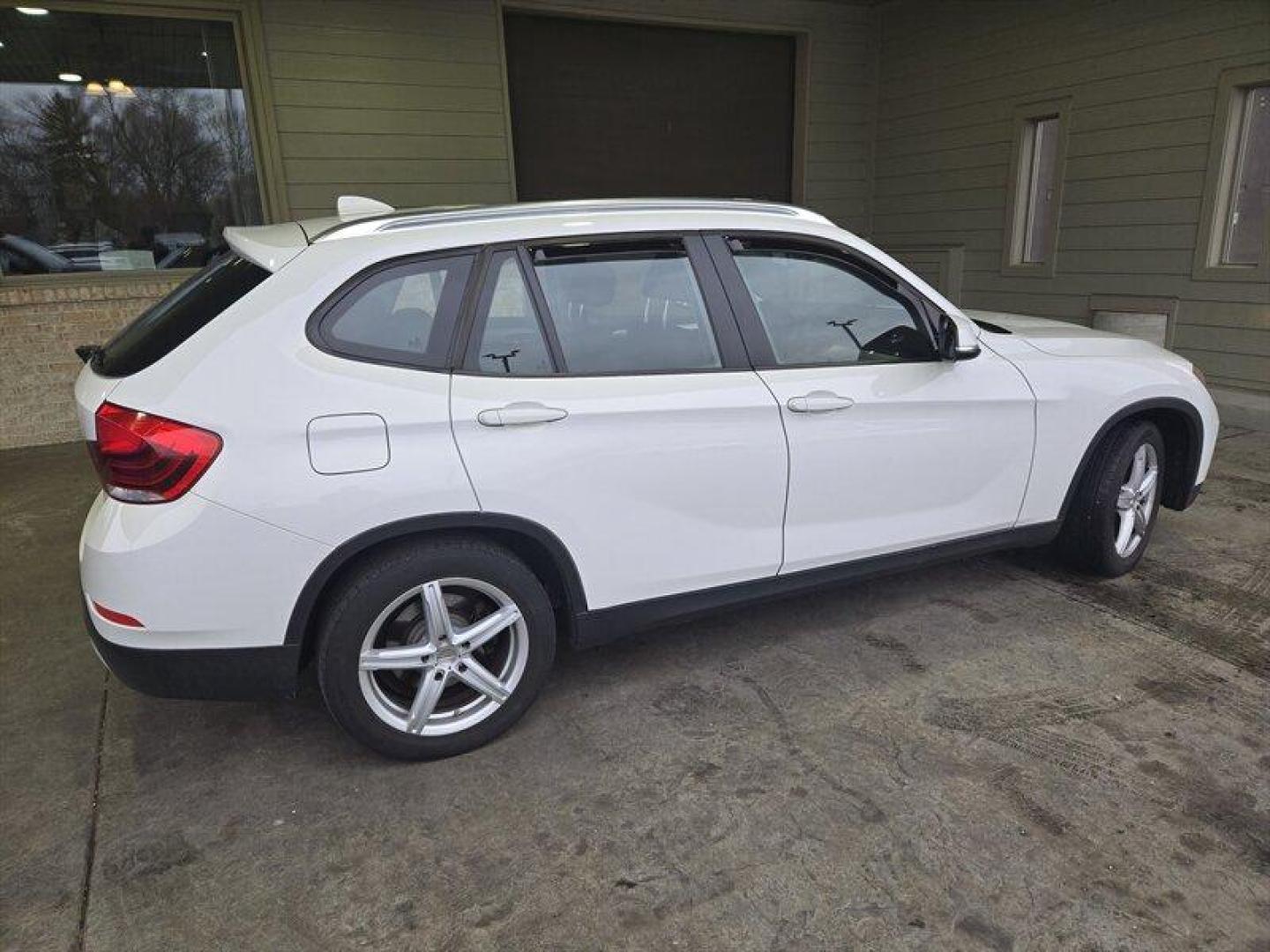 2013 Alpine White BMW X1 xDrive28i (WBAVL1C58DV) with an 2.0L Turbo I4 240hp 260ft. lbs. engine, 8Speed Shiftable Au transmission, located at 25355 Eames Street, Channahon, IL, 60410, (815) 467-1807, 41.429108, -88.228432 - Looking for a powerful and stylish ride that will turn heads on the road? Look no further than the 2013 BMW X1 xDrive28i. This stunning vehicle is powered by a 2.0L Turbo I4 engine that delivers an impressive 240 horsepower and 260 ft. lbs. of torque, giving you the power you need to conquer any roa - Photo#3