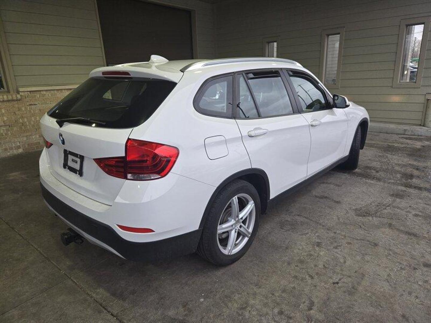 2013 Alpine White BMW X1 xDrive28i (WBAVL1C58DV) with an 2.0L Turbo I4 240hp 260ft. lbs. engine, 8Speed Shiftable Au transmission, located at 25355 Eames Street, Channahon, IL, 60410, (815) 467-1807, 41.429108, -88.228432 - Looking for a powerful and stylish ride that will turn heads on the road? Look no further than the 2013 BMW X1 xDrive28i. This stunning vehicle is powered by a 2.0L Turbo I4 engine that delivers an impressive 240 horsepower and 260 ft. lbs. of torque, giving you the power you need to conquer any roa - Photo#4