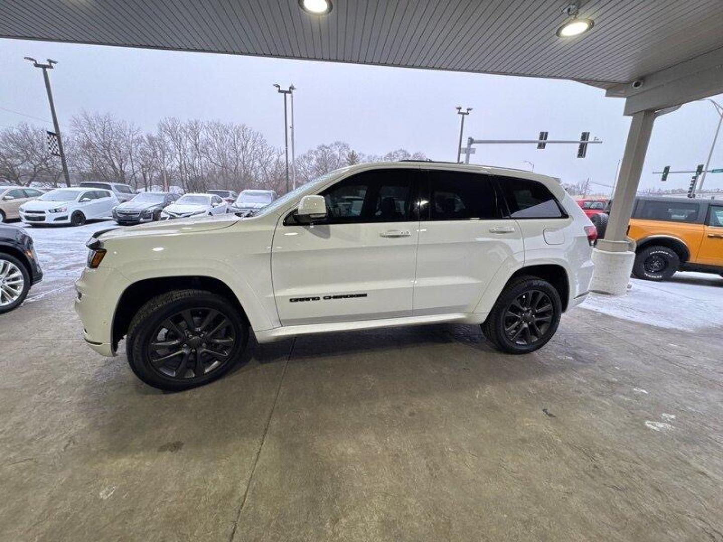 2018 Bright White Clear Coat Jeep Grand Cherokee High Altitude (1C4RJFCG3JC) with an Pentastar 3.6L V6 295hp 260ft. lbs. engine, 8Speed Shiftable Au transmission, located at 25355 Eames Street, Channahon, IL, 60410, (815) 467-1807, 41.429108, -88.228432 - Photo#6