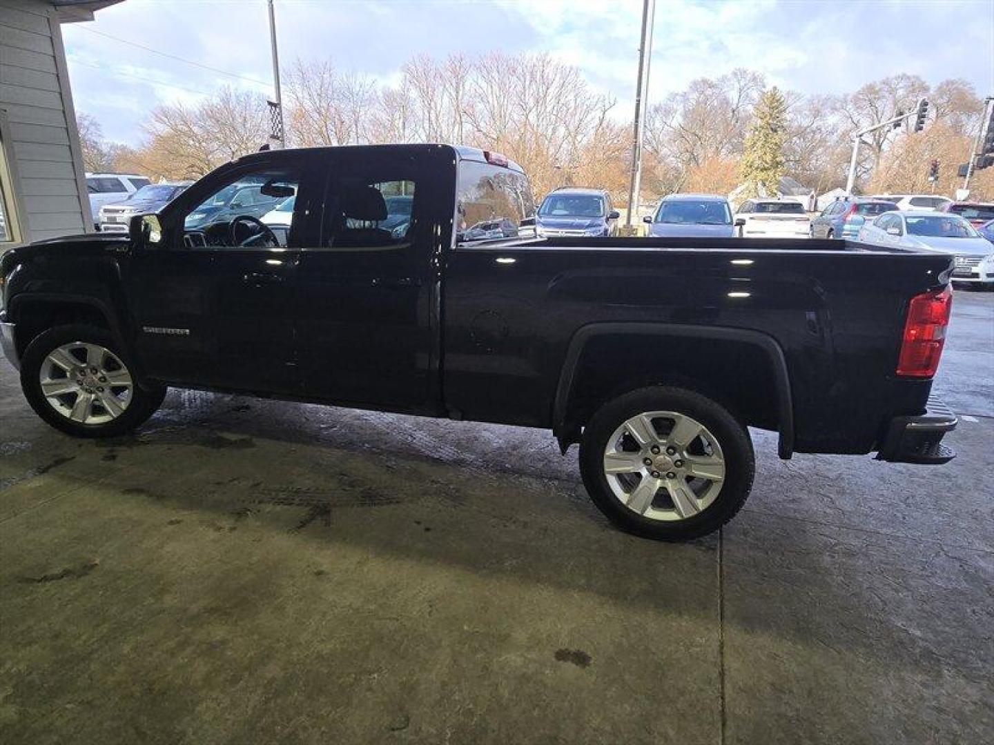 2019 Onyx Black GMC Sierra 1500 Limited SLE (2GTV2MEC2K1) with an EcoTec3 5.3L V8 355hp 383ft. lbs. engine, 6Speed Shiftable Au transmission, located at 25355 Eames Street, Channahon, IL, 60410, (815) 467-1807, 41.429108, -88.228432 - Introducing the 2019 GMC Sierra 1500 Limited SLE, a powerful and reliable pickup truck that boasts a powerful EcoTec3 5.3L V8 engine with 355 horsepower and 383 ft. lbs. of torque. This vehicle is perfect for drivers who need a reliable work truck that can handle tough terrain and heavy loads. The - Photo#9
