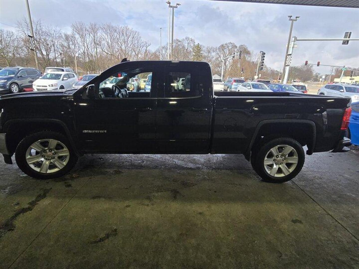 2019 Onyx Black GMC Sierra 1500 Limited SLE (2GTV2MEC2K1) with an EcoTec3 5.3L V8 355hp 383ft. lbs. engine, 6Speed Shiftable Au transmission, located at 25355 Eames Street, Channahon, IL, 60410, (815) 467-1807, 41.429108, -88.228432 - Introducing the 2019 GMC Sierra 1500 Limited SLE, a powerful and reliable pickup truck that boasts a powerful EcoTec3 5.3L V8 engine with 355 horsepower and 383 ft. lbs. of torque. This vehicle is perfect for drivers who need a reliable work truck that can handle tough terrain and heavy loads. The - Photo#10