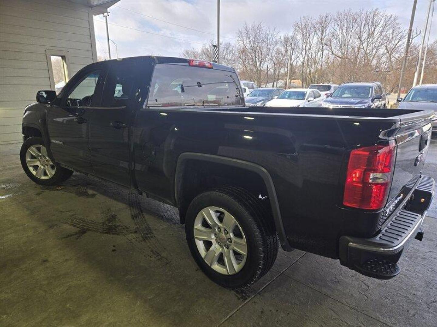 2019 Onyx Black GMC Sierra 1500 Limited SLE (2GTV2MEC2K1) with an EcoTec3 5.3L V8 355hp 383ft. lbs. engine, 6Speed Shiftable Au transmission, located at 25355 Eames Street, Channahon, IL, 60410, (815) 467-1807, 41.429108, -88.228432 - Introducing the 2019 GMC Sierra 1500 Limited SLE, a powerful and reliable pickup truck that boasts a powerful EcoTec3 5.3L V8 engine with 355 horsepower and 383 ft. lbs. of torque. This vehicle is perfect for drivers who need a reliable work truck that can handle tough terrain and heavy loads. The - Photo#8