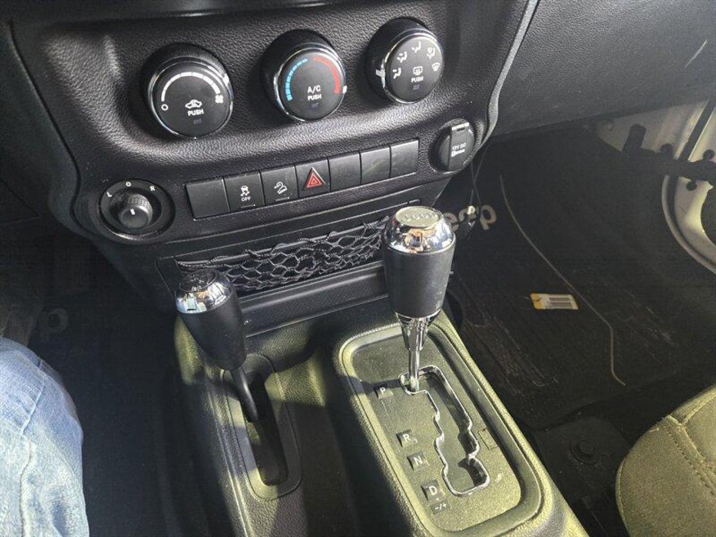 2018 Bright White Clear Coat Jeep Wrangler Unlimited Sport (1C4HJWDG0JL) with an 3.6L V6 285hp 260ft. lbs. engine, Automatic transmission, located at 25355 Eames Street, Channahon, IL, 60410, (815) 467-1807, 41.429108, -88.228432 - Photo#19