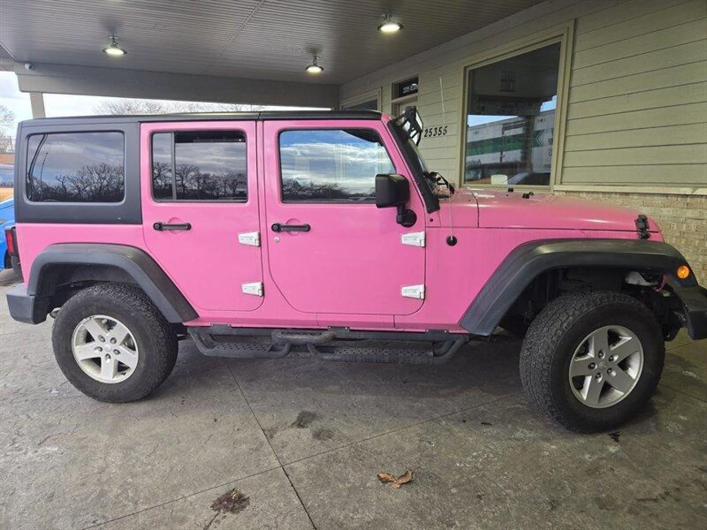 2018 Bright White Clear Coat Jeep Wrangler Unlimited Sport (1C4HJWDG0JL) with an 3.6L V6 285hp 260ft. lbs. engine, Automatic transmission, located at 25355 Eames Street, Channahon, IL, 60410, (815) 467-1807, 41.429108, -88.228432 - Photo#2