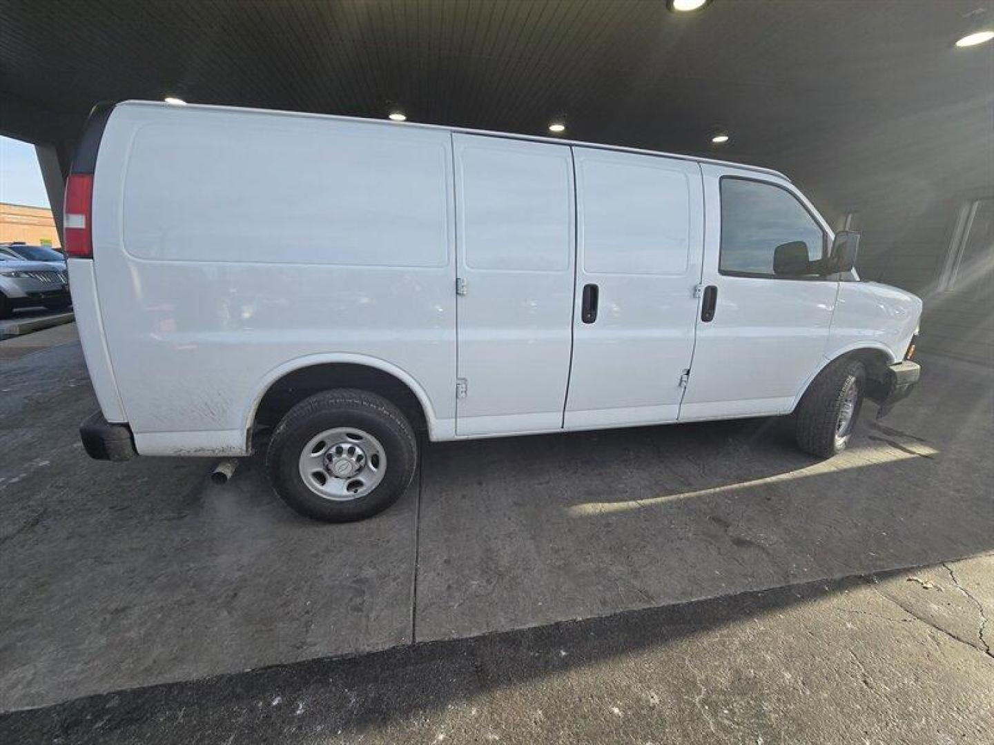 2018 Summit White Chevrolet Express Work Van Cargo (1GCWGAFP8J1) with an EcoTec3 4.3L V6 276hp 298ft. lbs. engine, Automatic transmission, located at 25355 Eames Street, Channahon, IL, 60410, (815) 467-1807, 41.429108, -88.228432 - Photo#3