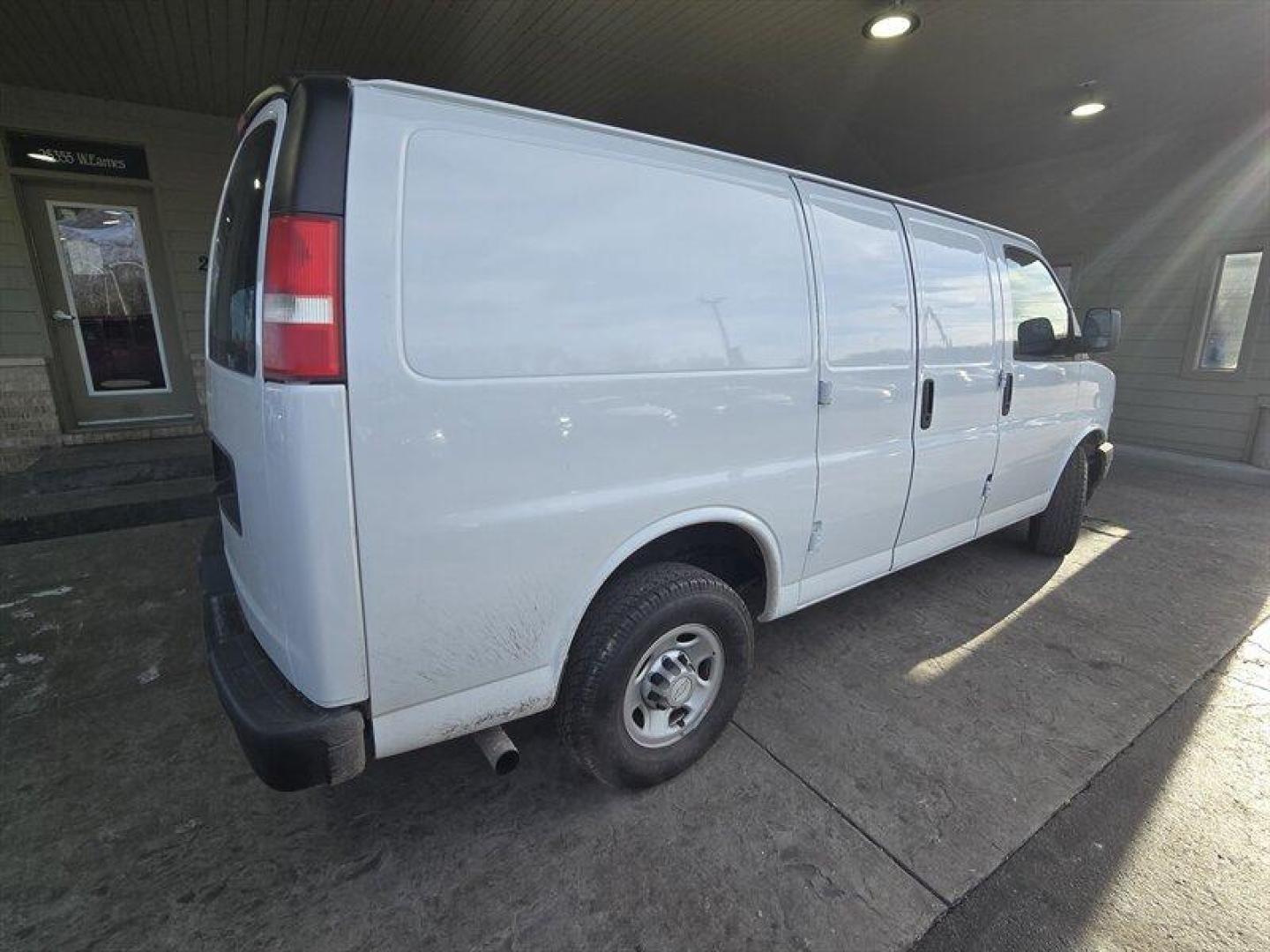 2018 Summit White Chevrolet Express Work Van Cargo (1GCWGAFP8J1) with an EcoTec3 4.3L V6 276hp 298ft. lbs. engine, Automatic transmission, located at 25355 Eames Street, Channahon, IL, 60410, (815) 467-1807, 41.429108, -88.228432 - Photo#4