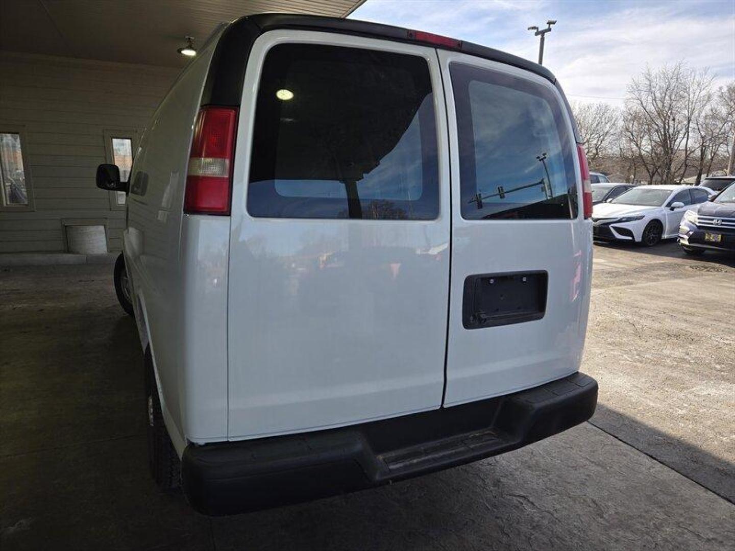2018 Summit White Chevrolet Express Work Van Cargo (1GCWGAFP8J1) with an EcoTec3 4.3L V6 276hp 298ft. lbs. engine, Automatic transmission, located at 25355 Eames Street, Channahon, IL, 60410, (815) 467-1807, 41.429108, -88.228432 - Photo#6