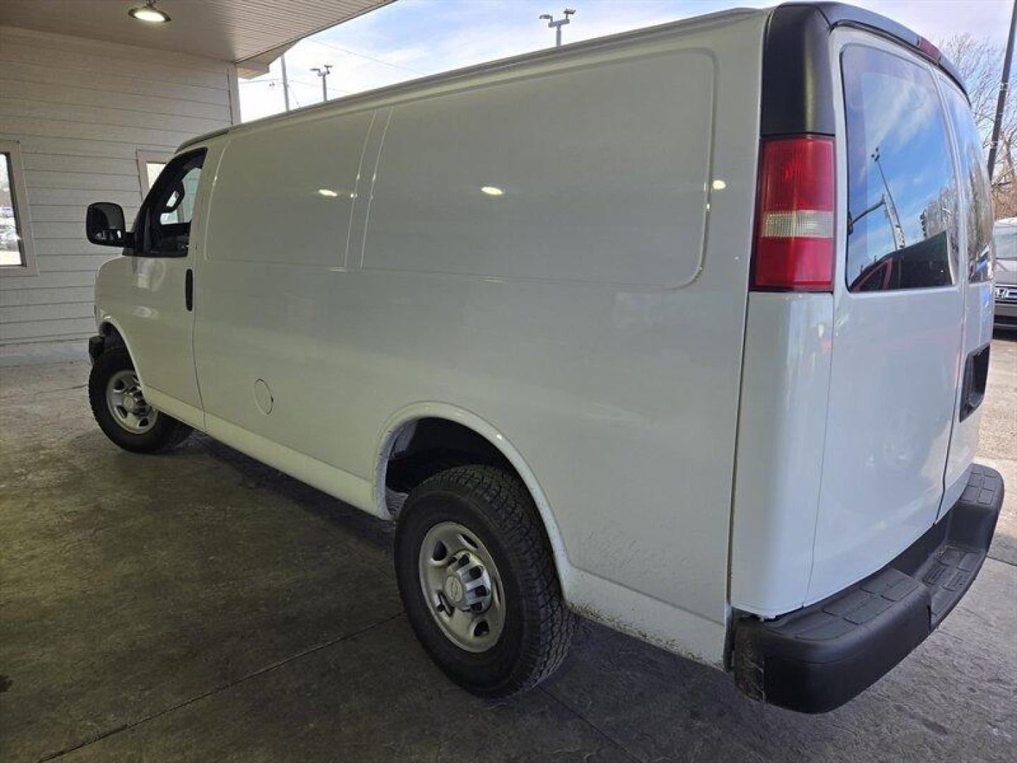2018 Summit White Chevrolet Express Work Van Cargo (1GCWGAFP8J1) with an EcoTec3 4.3L V6 276hp 298ft. lbs. engine, Automatic transmission, located at 25355 Eames Street, Channahon, IL, 60410, (815) 467-1807, 41.429108, -88.228432 - Photo#7