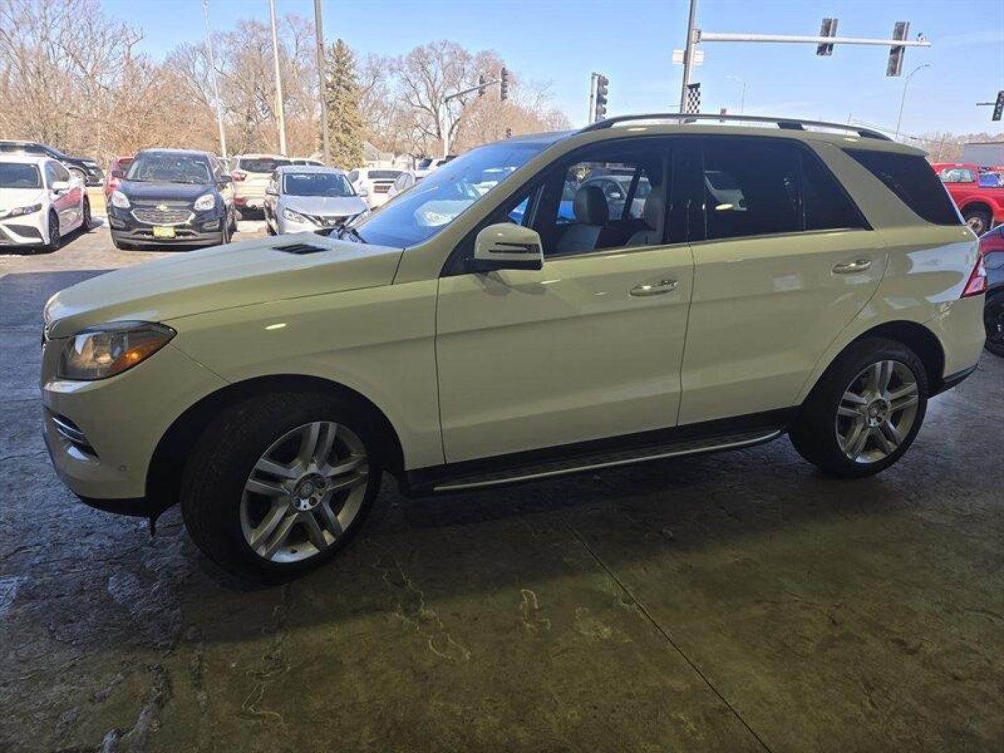 2014 Diamond White Metallic Mercedes-Benz ML 350 (4JGDA5JB1EA) with an 3.5L V6 302hp 273ft. lbs. engine, Automatic transmission, located at 25355 Eames Street, Channahon, IL, 60410, (815) 467-1807, 41.429108, -88.228432 - Introducing the stunning 2014 Mercedes-Benz ML 350 in Diamond White Metallic with an elegant Almond Beige interior! This luxurious SUV is powered by a robust 3.5L V6 engine, delivering a powerful 302hp and 273ft. lbs. of torque for a thrilling driving experience. With just under 64,000 miles on the - Photo#6