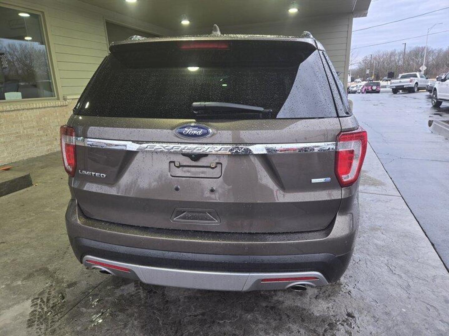 2016 Caribou Ford Explorer Limited (1FM5K8F87GG) with an 3.5L V6 290hp 255ft. lbs. engine, 6Speed Shiftable Au transmission, located at 25355 Eames Street, Channahon, IL, 60410, (815) 467-1807, 41.429108, -88.228432 - Introducing the 2016 Ford Explorer Limited in the striking Caribou exterior color! This powerhouse SUV comes equipped with a robust 3.5L V6 engine, delivering a thrilling 290hp and 255ft. lbs. of torque. Dominate the roads with confidence and style in this beast of a machine. Step inside the luxuri - Photo#4
