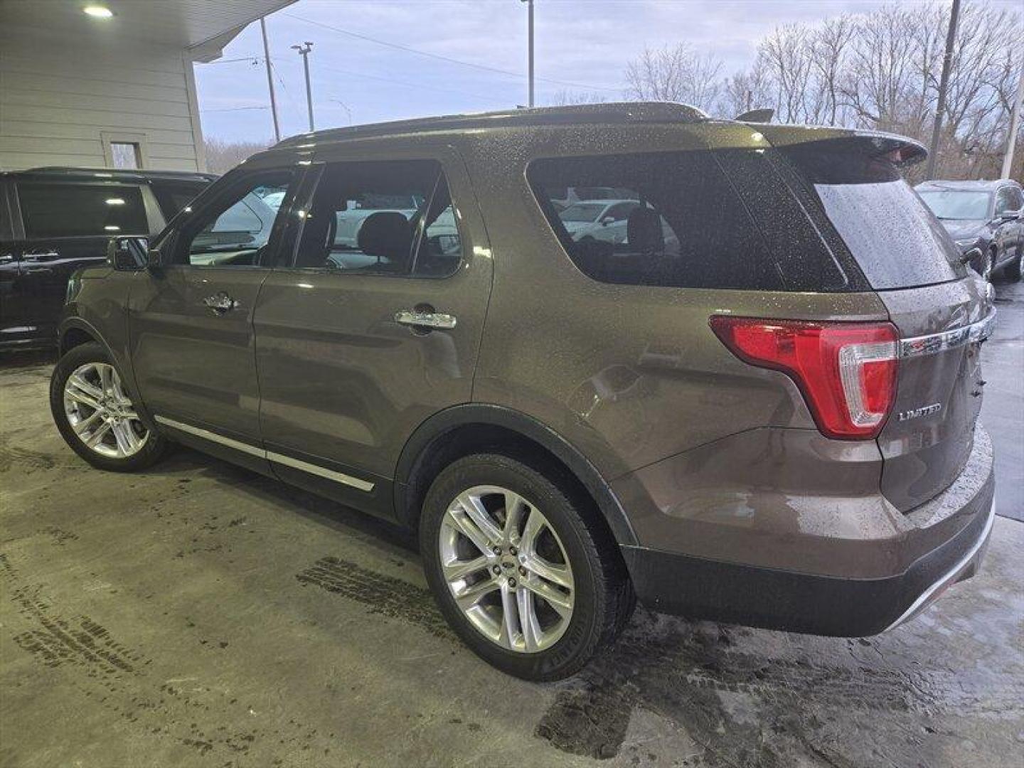 2016 Caribou Ford Explorer Limited (1FM5K8F87GG) with an 3.5L V6 290hp 255ft. lbs. engine, 6Speed Shiftable Au transmission, located at 25355 Eames Street, Channahon, IL, 60410, (815) 467-1807, 41.429108, -88.228432 - Introducing the 2016 Ford Explorer Limited in the striking Caribou exterior color! This powerhouse SUV comes equipped with a robust 3.5L V6 engine, delivering a thrilling 290hp and 255ft. lbs. of torque. Dominate the roads with confidence and style in this beast of a machine. Step inside the luxuri - Photo#6