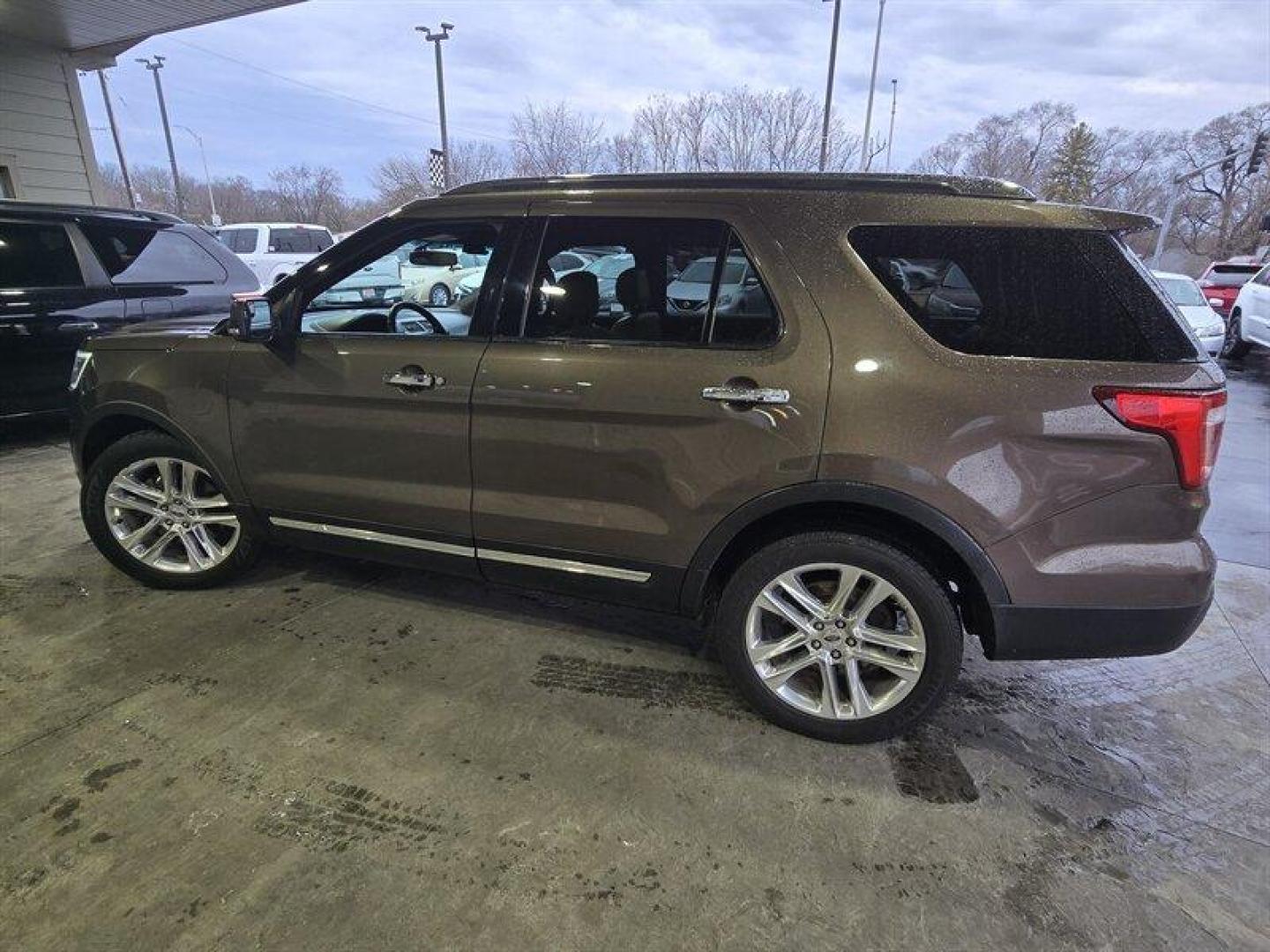 2016 Caribou Ford Explorer Limited (1FM5K8F87GG) with an 3.5L V6 290hp 255ft. lbs. engine, 6Speed Shiftable Au transmission, located at 25355 Eames Street, Channahon, IL, 60410, (815) 467-1807, 41.429108, -88.228432 - Introducing the 2016 Ford Explorer Limited in the striking Caribou exterior color! This powerhouse SUV comes equipped with a robust 3.5L V6 engine, delivering a thrilling 290hp and 255ft. lbs. of torque. Dominate the roads with confidence and style in this beast of a machine. Step inside the luxuri - Photo#7