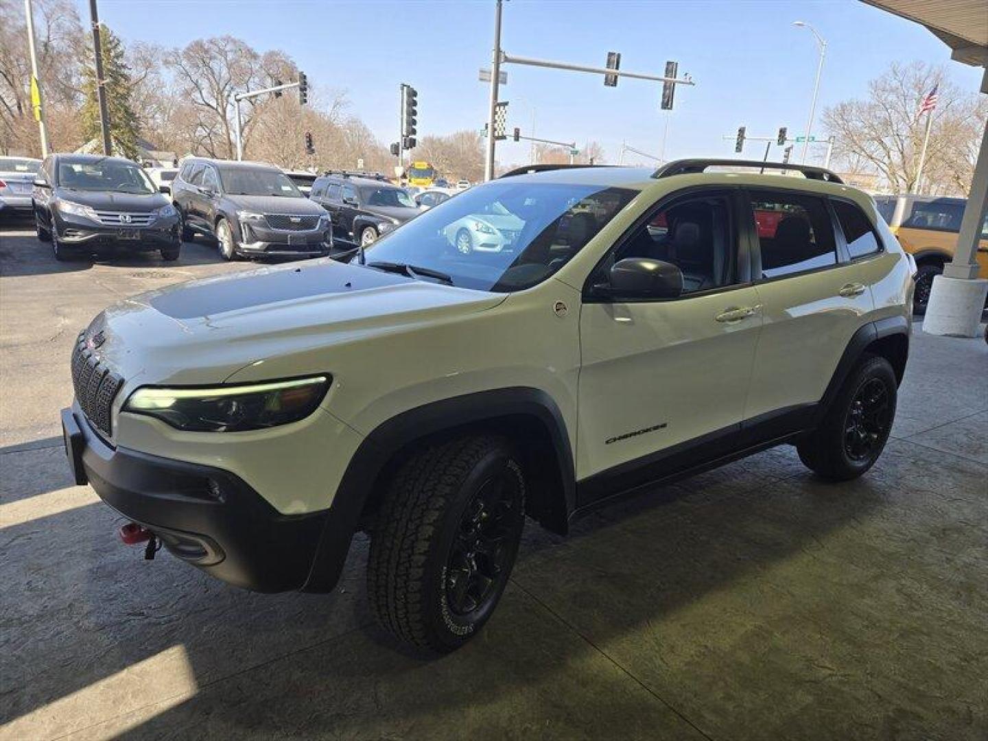 2019 Bright White Clear Coat Jeep Cherokee Trailhawk (1C4PJMBX8KD) with an 3.2L V6 271hp 239ft. lbs. engine, 4WD 9Speed Shiftabl transmission, located at 25355 Eames Street, Channahon, IL, 60410, (815) 467-1807, 41.429108, -88.228432 - Step into adventure with the 2019 Jeep Cherokee Trailhawk. This rugged SUV is equipped with a powerful 3.2L V6 engine, delivering 271hp and 239ft. lbs. of torque for an exhilarating driving experience. The exterior is coated in a striking Bright White Clear Coat, complemented by a sleek Black interi - Photo#10