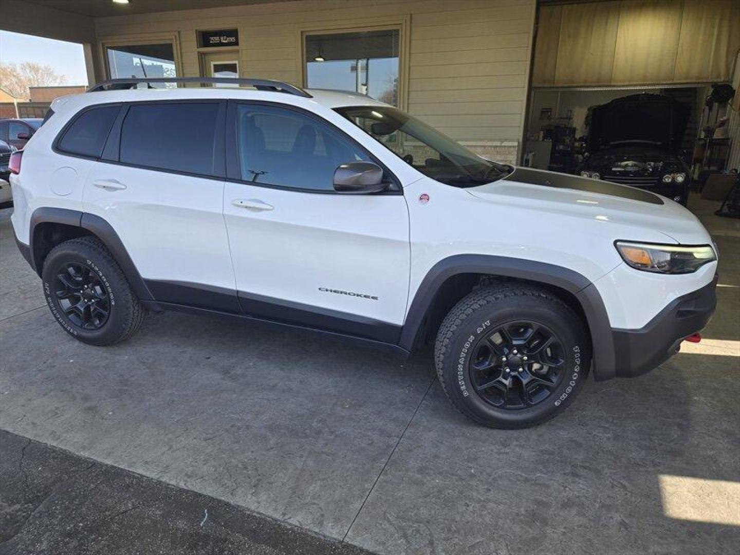 2019 Bright White Clear Coat Jeep Cherokee Trailhawk (1C4PJMBX8KD) with an 3.2L V6 271hp 239ft. lbs. engine, 4WD 9Speed Shiftabl transmission, located at 25355 Eames Street, Channahon, IL, 60410, (815) 467-1807, 41.429108, -88.228432 - Step into adventure with the 2019 Jeep Cherokee Trailhawk. This rugged SUV is equipped with a powerful 3.2L V6 engine, delivering 271hp and 239ft. lbs. of torque for an exhilarating driving experience. The exterior is coated in a striking Bright White Clear Coat, complemented by a sleek Black interi - Photo#1