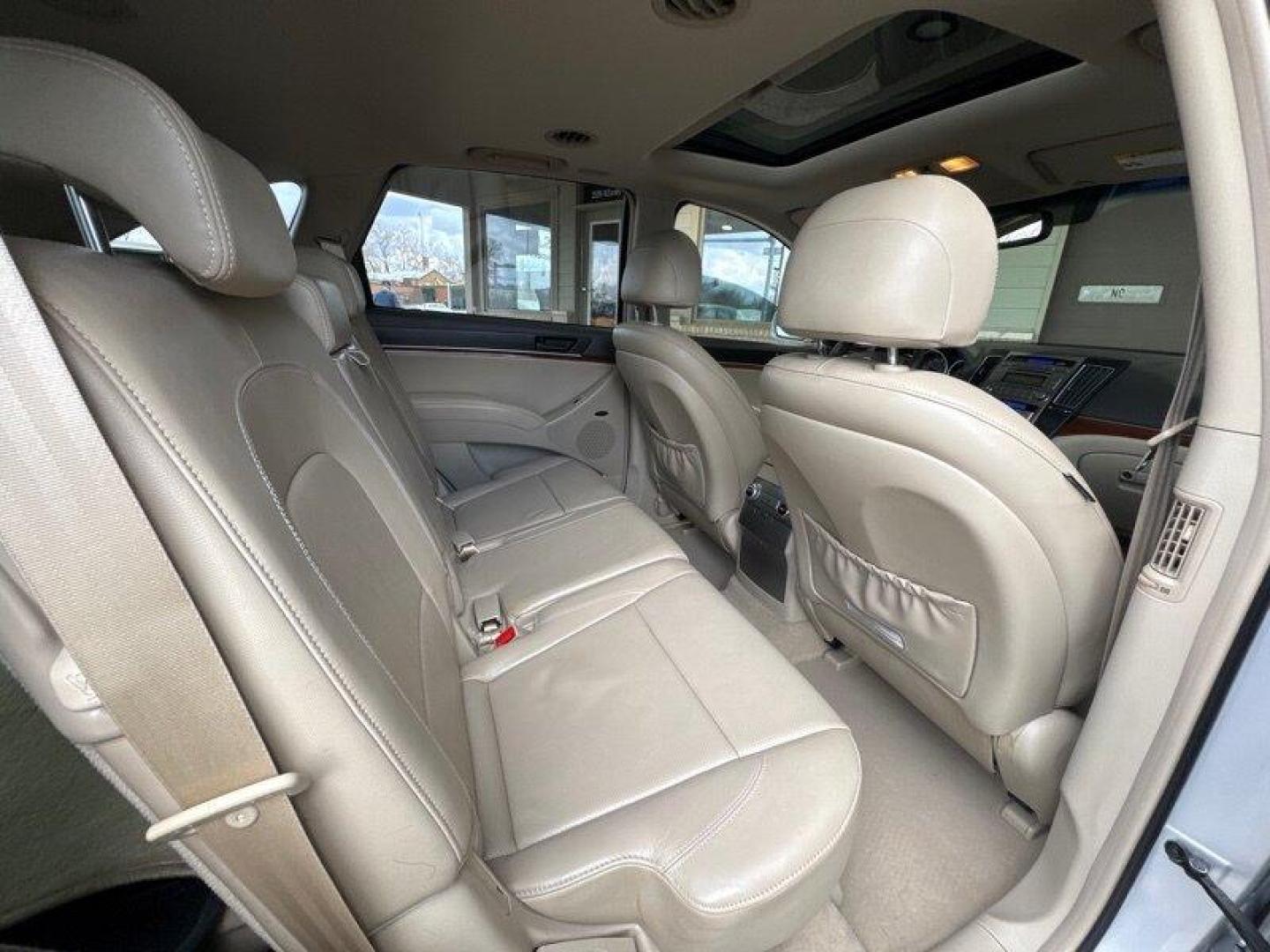 2007 Liquid Silver Hyundai Veracruz Limited (KM8NU13C27U) with an 3.8L V6 260hp 257ft. lbs. engine, 6Speed Shiftable Au transmission, located at 25355 Eames Street, Channahon, IL, 60410, (815) 467-1807, 41.429108, -88.228432 - Photo#16
