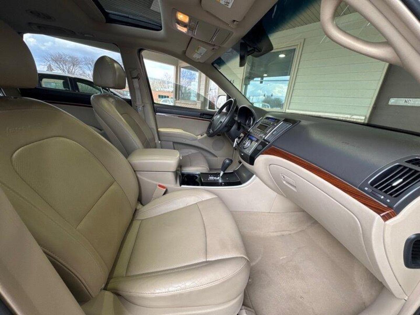 2007 Liquid Silver Hyundai Veracruz Limited (KM8NU13C27U) with an 3.8L V6 260hp 257ft. lbs. engine, 6Speed Shiftable Au transmission, located at 25355 Eames Street, Channahon, IL, 60410, (815) 467-1807, 41.429108, -88.228432 - Photo#17