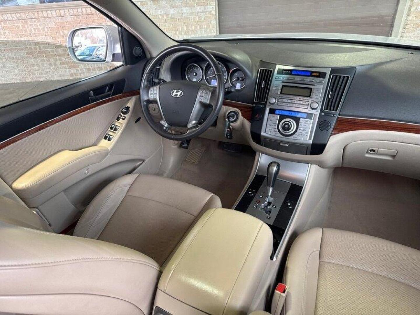 2007 Liquid Silver Hyundai Veracruz Limited (KM8NU13C27U) with an 3.8L V6 260hp 257ft. lbs. engine, 6Speed Shiftable Au transmission, located at 25355 Eames Street, Channahon, IL, 60410, (815) 467-1807, 41.429108, -88.228432 - Photo#18