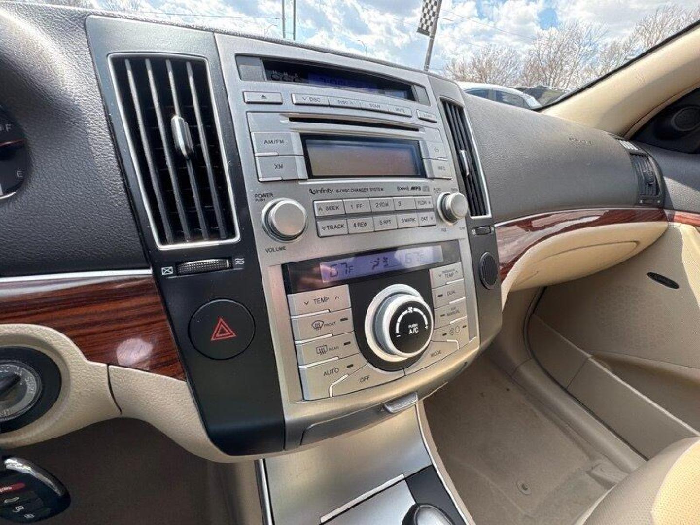 2007 Liquid Silver Hyundai Veracruz Limited (KM8NU13C27U) with an 3.8L V6 260hp 257ft. lbs. engine, 6Speed Shiftable Au transmission, located at 25355 Eames Street, Channahon, IL, 60410, (815) 467-1807, 41.429108, -88.228432 - Photo#21