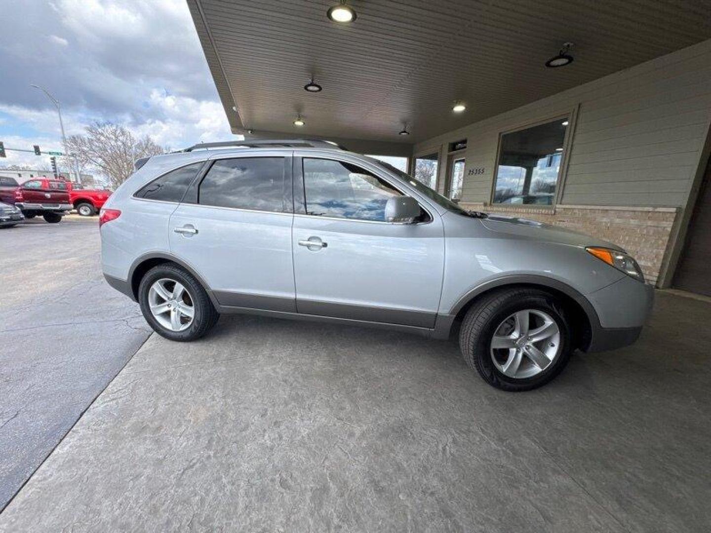 2007 Liquid Silver Hyundai Veracruz Limited (KM8NU13C27U) with an 3.8L V6 260hp 257ft. lbs. engine, 6Speed Shiftable Au transmission, located at 25355 Eames Street, Channahon, IL, 60410, (815) 467-1807, 41.429108, -88.228432 - Photo#1
