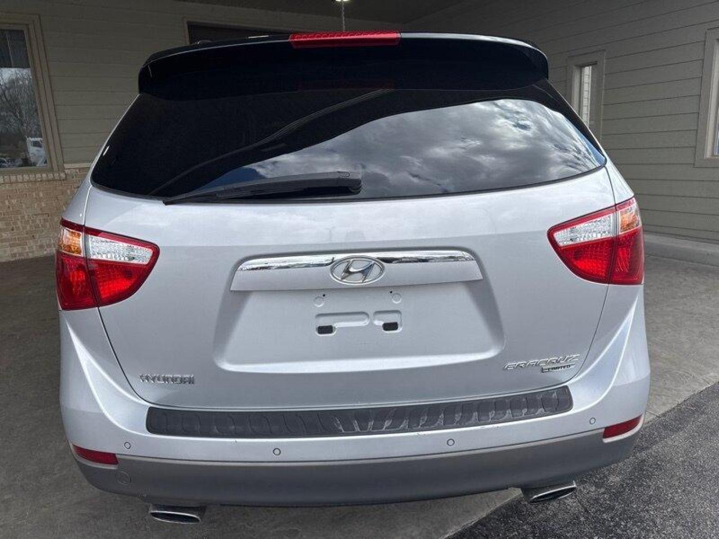 2007 Liquid Silver Hyundai Veracruz Limited (KM8NU13C27U) with an 3.8L V6 260hp 257ft. lbs. engine, 6Speed Shiftable Au transmission, located at 25355 Eames Street, Channahon, IL, 60410, (815) 467-1807, 41.429108, -88.228432 - Photo#4