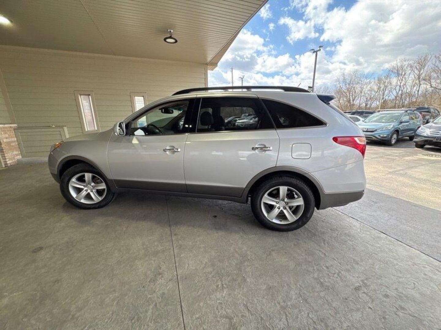 2007 Liquid Silver Hyundai Veracruz Limited (KM8NU13C27U) with an 3.8L V6 260hp 257ft. lbs. engine, 6Speed Shiftable Au transmission, located at 25355 Eames Street, Channahon, IL, 60410, (815) 467-1807, 41.429108, -88.228432 - Photo#6