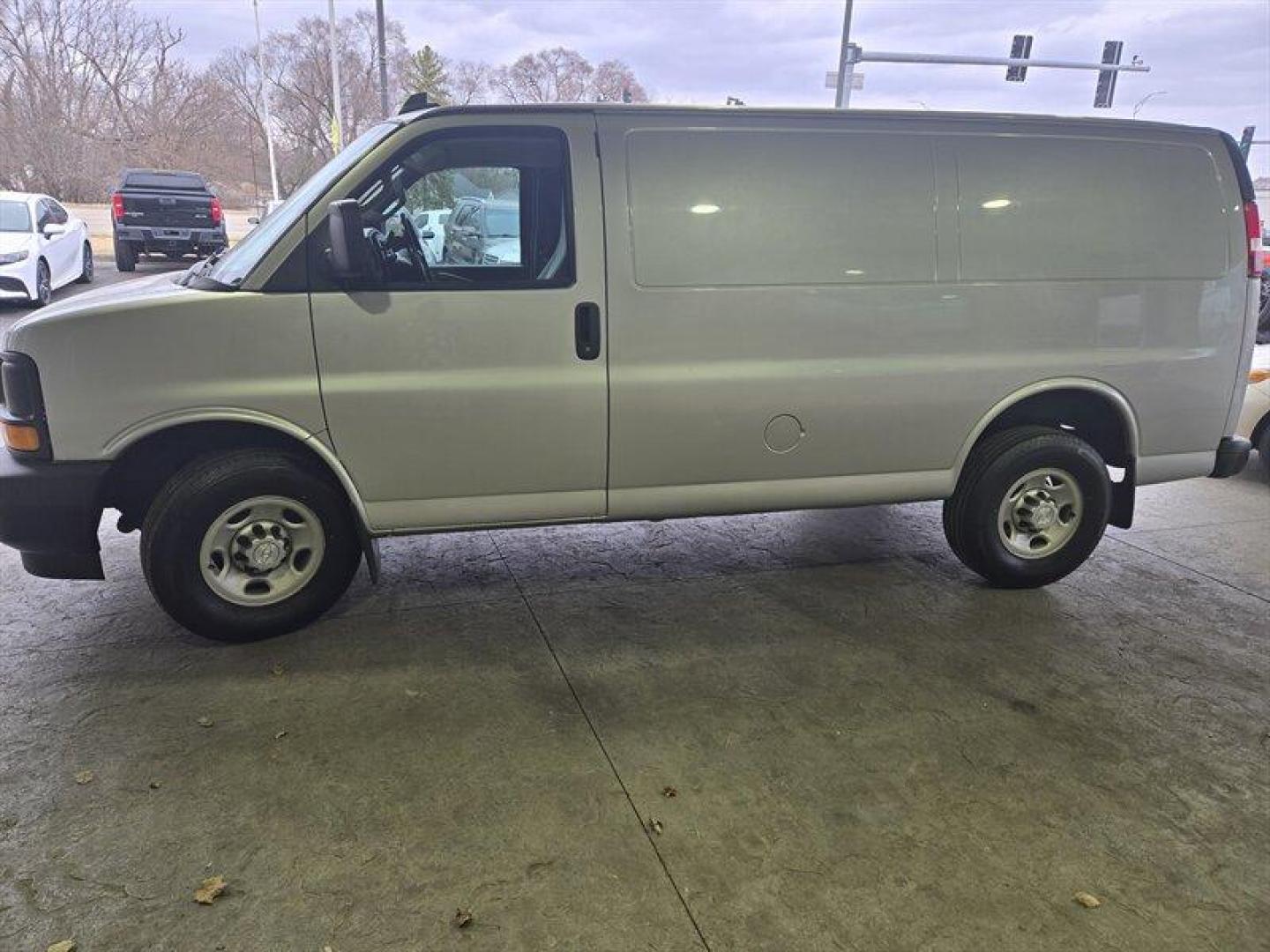 2017 Silver Ice Metallic Chevrolet Express Work Van Cargo (1GCWGAFF5H1) with an Vortec 4.8L V8 285hp 295ft. lbs. engine, 6-Speed Shiftable Au transmission, located at 25355 Eames Street, Channahon, IL, 60410, (815) 467-1807, 41.429108, -88.228432 - Photo#10