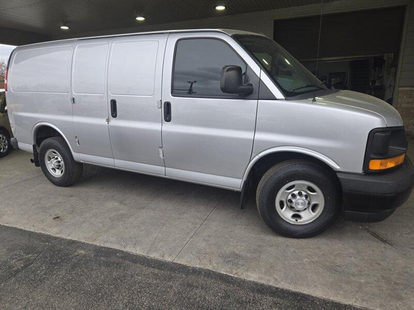2017 Silver Ice Metallic Chevrolet Express Work Van Cargo (1GCWGAFF5H1) with an Vortec 4.8L V8 285hp 295ft. lbs. engine, 6-Speed Shiftable Au transmission, located at 25355 Eames Street, Channahon, IL, 60410, (815) 467-1807, 41.429108, -88.228432 - Photo#1