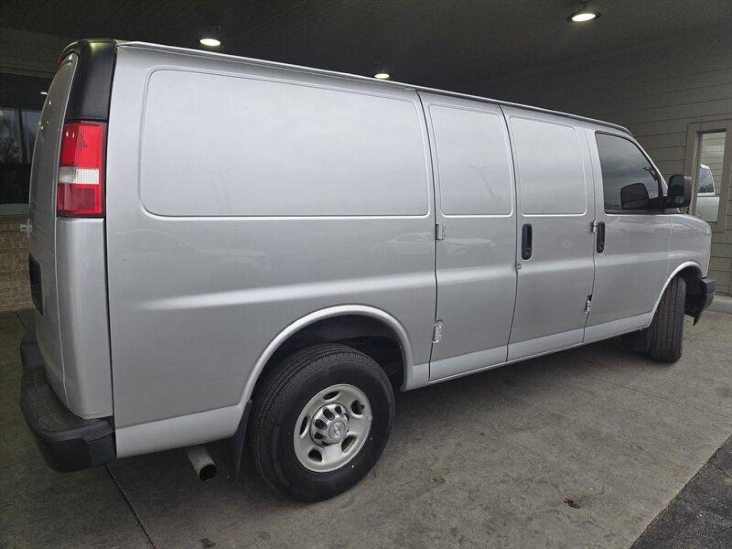 2017 Silver Ice Metallic Chevrolet Express Work Van Cargo (1GCWGAFF5H1) with an Vortec 4.8L V8 285hp 295ft. lbs. engine, 6-Speed Shiftable Au transmission, located at 25355 Eames Street, Channahon, IL, 60410, (815) 467-1807, 41.429108, -88.228432 - Photo#4