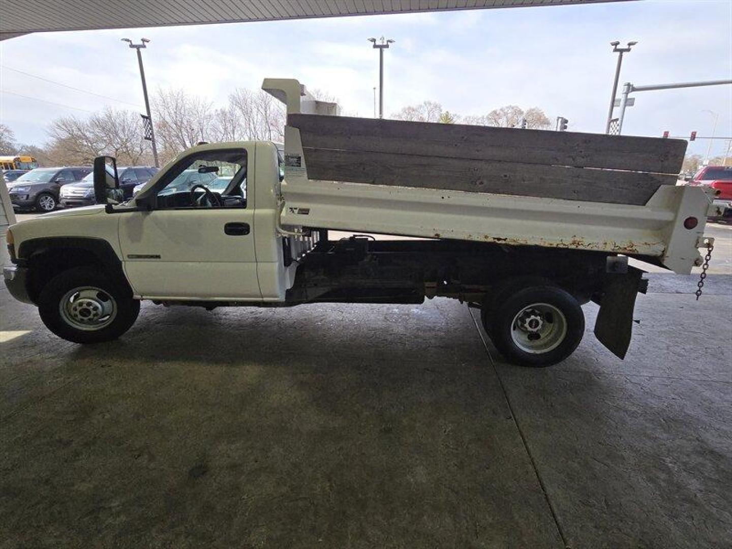 2007 White GMC Sierra 3500 Work Truck (1GDJC34U67E) with an 6.0 engine, located at 25355 Eames Street, Channahon, IL, 60410, (815) 467-1807, 41.429108, -88.228432 - ** HENDERSON DUMP BODY, BOX A LITTLE RUSTY BUT THE TRUCK WILL STILL GET THE JOB DONE. ** This 2007 GMC Sierra 3500 comes equipped with a powerful 6.0 engine that ensures reliable performance. The exterior is a sleek White color, complemented by a stylish Gray interior. With its low mileage of below - Photo#10
