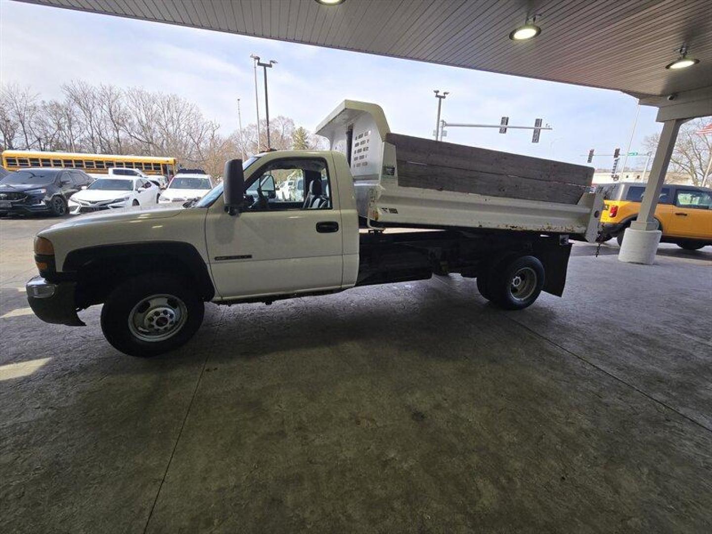 2007 White GMC Sierra 3500 Work Truck (1GDJC34U67E) with an 6.0 engine, located at 25355 Eames Street, Channahon, IL, 60410, (815) 467-1807, 41.429108, -88.228432 - ** HENDERSON DUMP BODY, BOX A LITTLE RUSTY BUT THE TRUCK WILL STILL GET THE JOB DONE. ** This 2007 GMC Sierra 3500 comes equipped with a powerful 6.0 engine that ensures reliable performance. The exterior is a sleek White color, complemented by a stylish Gray interior. With its low mileage of below - Photo#11