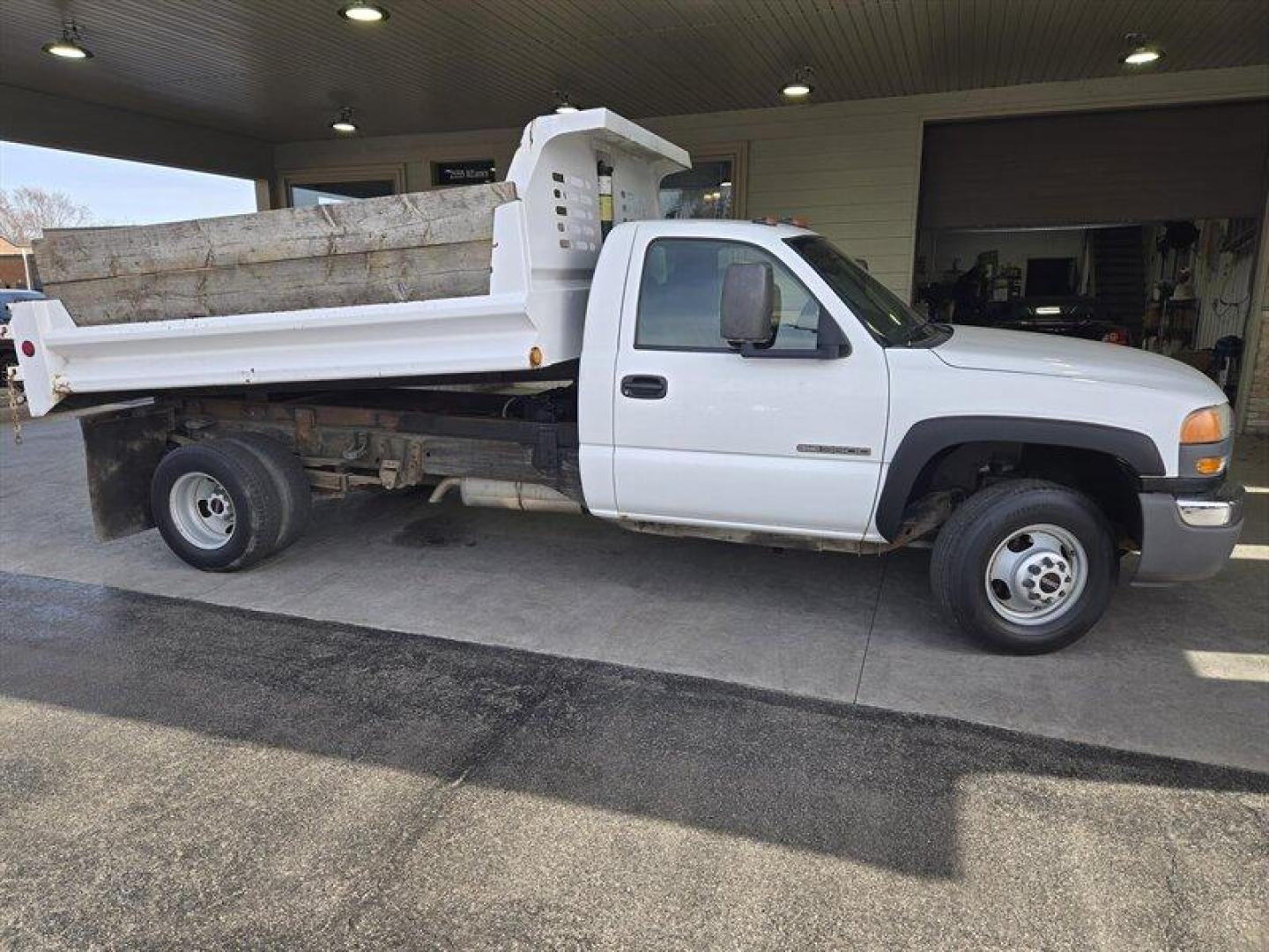2007 White GMC Sierra 3500 Work Truck (1GDJC34U67E) with an 6.0 engine, located at 25355 Eames Street, Channahon, IL, 60410, (815) 467-1807, 41.429108, -88.228432 - ** HENDERSON DUMP BODY, BOX A LITTLE RUSTY BUT THE TRUCK WILL STILL GET THE JOB DONE. ** This 2007 GMC Sierra 3500 comes equipped with a powerful 6.0 engine that ensures reliable performance. The exterior is a sleek White color, complemented by a stylish Gray interior. With its low mileage of below - Photo#1