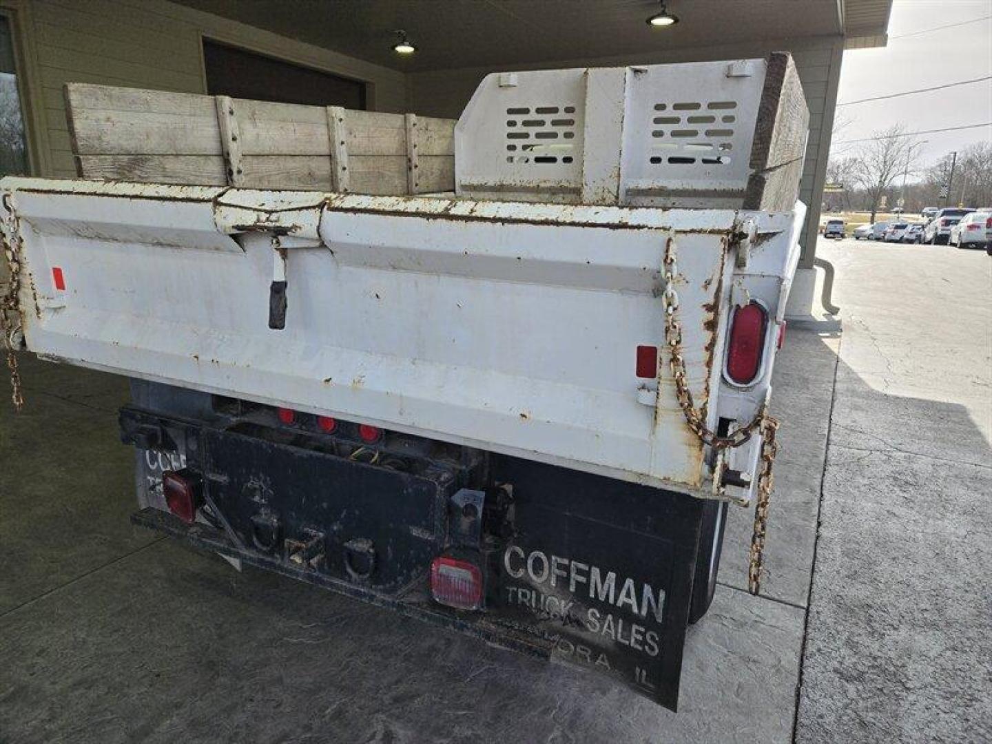 2007 White GMC Sierra 3500 Work Truck (1GDJC34U67E) with an 6.0 engine, located at 25355 Eames Street, Channahon, IL, 60410, (815) 467-1807, 41.429108, -88.228432 - ** HENDERSON DUMP BODY, BOX A LITTLE RUSTY BUT THE TRUCK WILL STILL GET THE JOB DONE. ** This 2007 GMC Sierra 3500 comes equipped with a powerful 6.0 engine that ensures reliable performance. The exterior is a sleek White color, complemented by a stylish Gray interior. With its low mileage of below - Photo#3