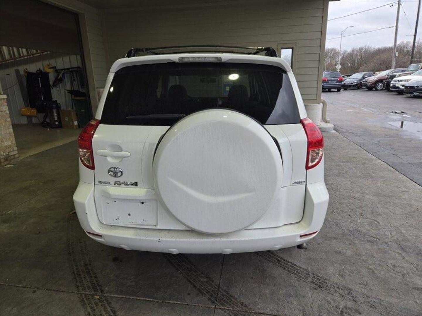 2008 Super White Toyota RAV4 (JTMBD33V085) with an 2.4L I4 166hp 165ft. lbs. engine, Automatic transmission, located at 25355 Eames Street, Channahon, IL, 60410, (815) 467-1807, 41.429108, -88.228432 - Photo#4