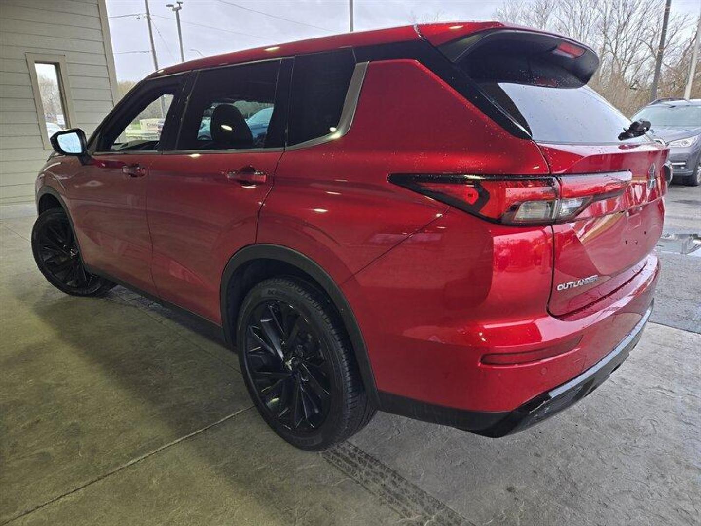 2022 Red Diamond Mitsubishi Outlander SE Launch Edition (JA4J4UA83NZ) with an 2.5L I4 181hp 181ft. lbs. engine, 8-Speed Shiftable CV transmission, located at 25355 Eames Street, Channahon, IL, 60410, (815) 467-1807, 41.429108, -88.228432 - Photo#8