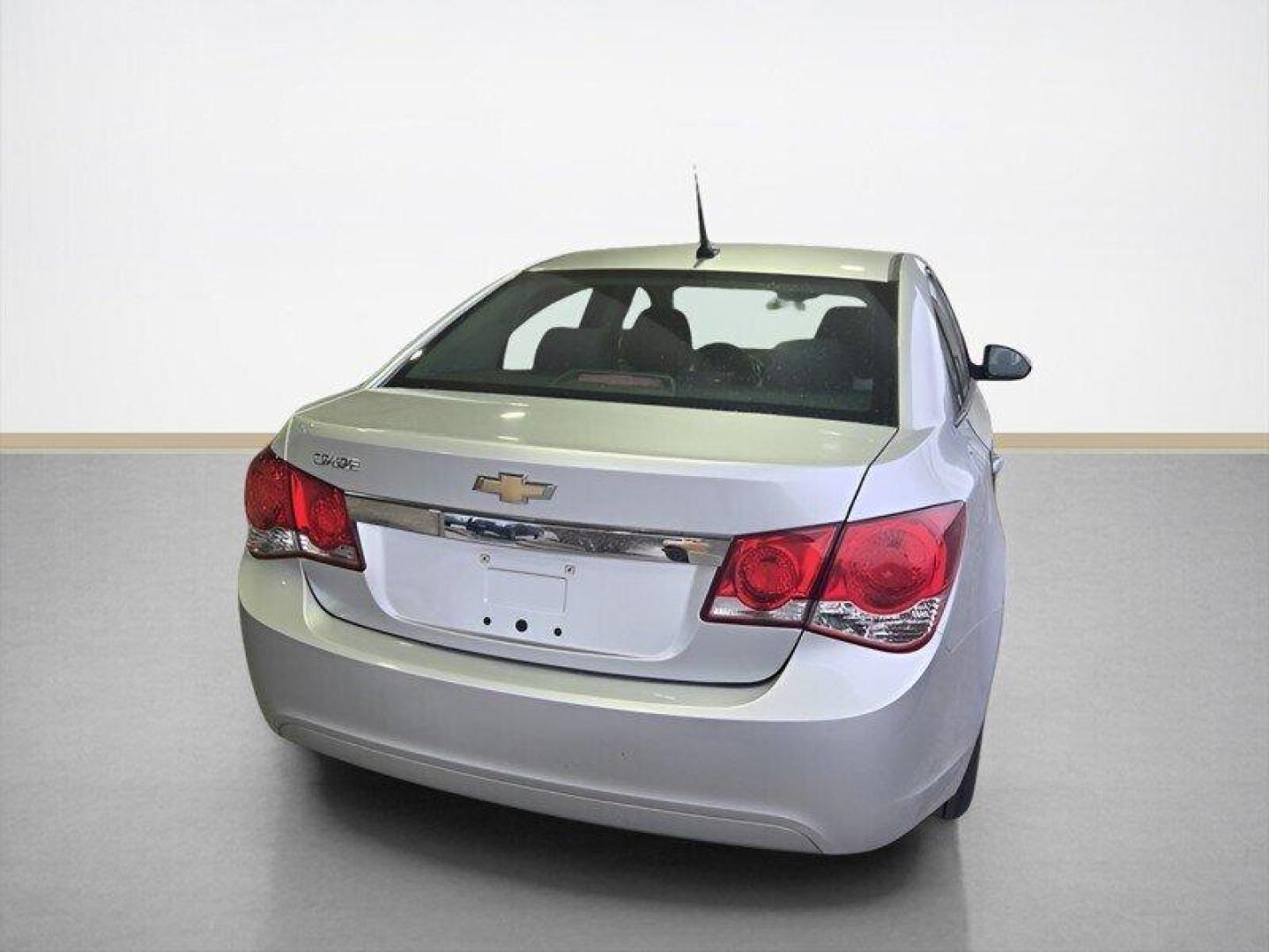 2014 Silver Ice Metallic Chevrolet Cruze LS (1G1PB5SH5E7) with an Ecotec 1.8L Flex Fuel I4 138hp 125ft. lbs. engine, 6 Speed Manual transmission, located at 25355 Eames Street, Channahon, IL, 60410, (815) 467-1807, 41.429108, -88.228432 - Photo#4