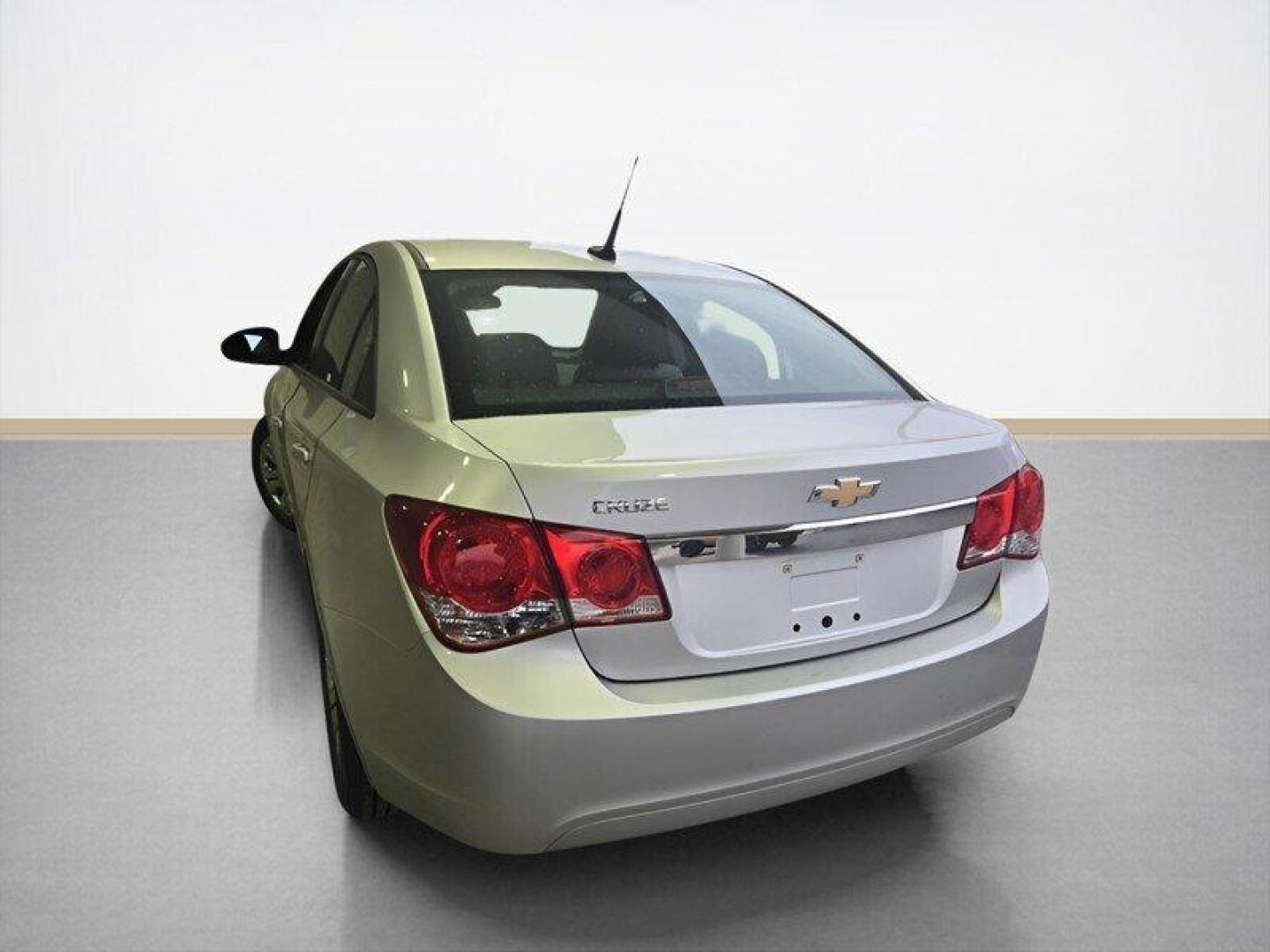 2014 Silver Ice Metallic Chevrolet Cruze LS (1G1PB5SH5E7) with an Ecotec 1.8L Flex Fuel I4 138hp 125ft. lbs. engine, 6 Speed Manual transmission, located at 25355 Eames Street, Channahon, IL, 60410, (815) 467-1807, 41.429108, -88.228432 - Photo#5