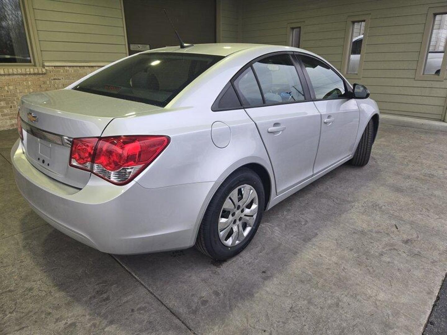 2014 Silver Ice Metallic Chevrolet Cruze LS (1G1PB5SH5E7) with an Ecotec 1.8L Flex Fuel I4 138hp 125ft. lbs. engine, 6 Speed Manual transmission, located at 25355 Eames Street, Channahon, IL, 60410, (815) 467-1807, 41.429108, -88.228432 - Photo#4