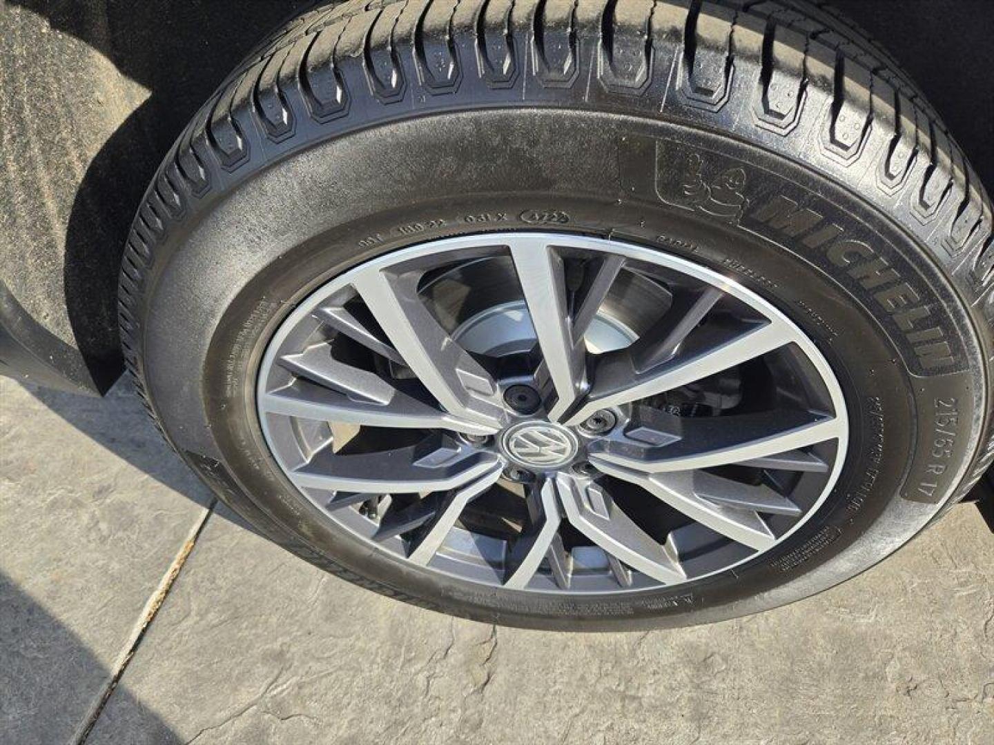 2018 Platinum Gray Metallic Volkswagen Tiguan 2.0T SE 4Motion (3VV2B7AX6JM) with an 2.0L Turbo I4 184hp 221ft. lbs. engine, TipTronic transmission, located at 25355 Eames Street, Channahon, IL, 60410, (815) 467-1807, 41.429108, -88.228432 - Introducing the sleek and stylish 2018 Volkswagen Tiguan 2.0T SE 4Motion in Platinum Gray Metallic with a luxurious Golden Oak/Black interior. This beauty is powered by a robust 2.0L Turbo I4 engine that delivers 184hp and 221ft. lbs. of torque, providing a dynamic driving experience. Let's talk ab - Photo#12