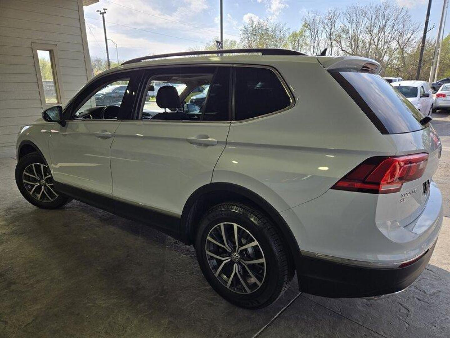2018 Platinum Gray Metallic Volkswagen Tiguan 2.0T SE 4Motion (3VV2B7AX6JM) with an 2.0L Turbo I4 184hp 221ft. lbs. engine, TipTronic transmission, located at 25355 Eames Street, Channahon, IL, 60410, (815) 467-1807, 41.429108, -88.228432 - Introducing the sleek and stylish 2018 Volkswagen Tiguan 2.0T SE 4Motion in Platinum Gray Metallic with a luxurious Golden Oak/Black interior. This beauty is powered by a robust 2.0L Turbo I4 engine that delivers 184hp and 221ft. lbs. of torque, providing a dynamic driving experience. Let's talk ab - Photo#6