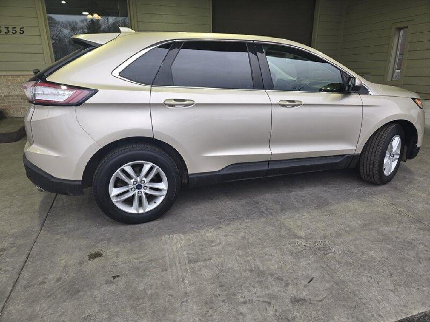 2017 White Gold Ford Edge SEL (2FMPK3J91HB) with an EcoBoost 2.0L Turbo I4 245hp 275ft. lbs. engine, Automatic transmission, located at 25355 Eames Street, Channahon, IL, 60410, (815) 467-1807, 41.429108, -88.228432 - Introducing the sophisticated and reliable 2017 Ford Edge SEL in a stunning White Gold exterior with a luxurious Dune interior. This SUV is equipped with a powerful EcoBoost 2.0L Turbo I4 engine producing 245hp and 275ft. lbs. of torque, providing a perfect blend of performance and efficiency. With - Photo#3