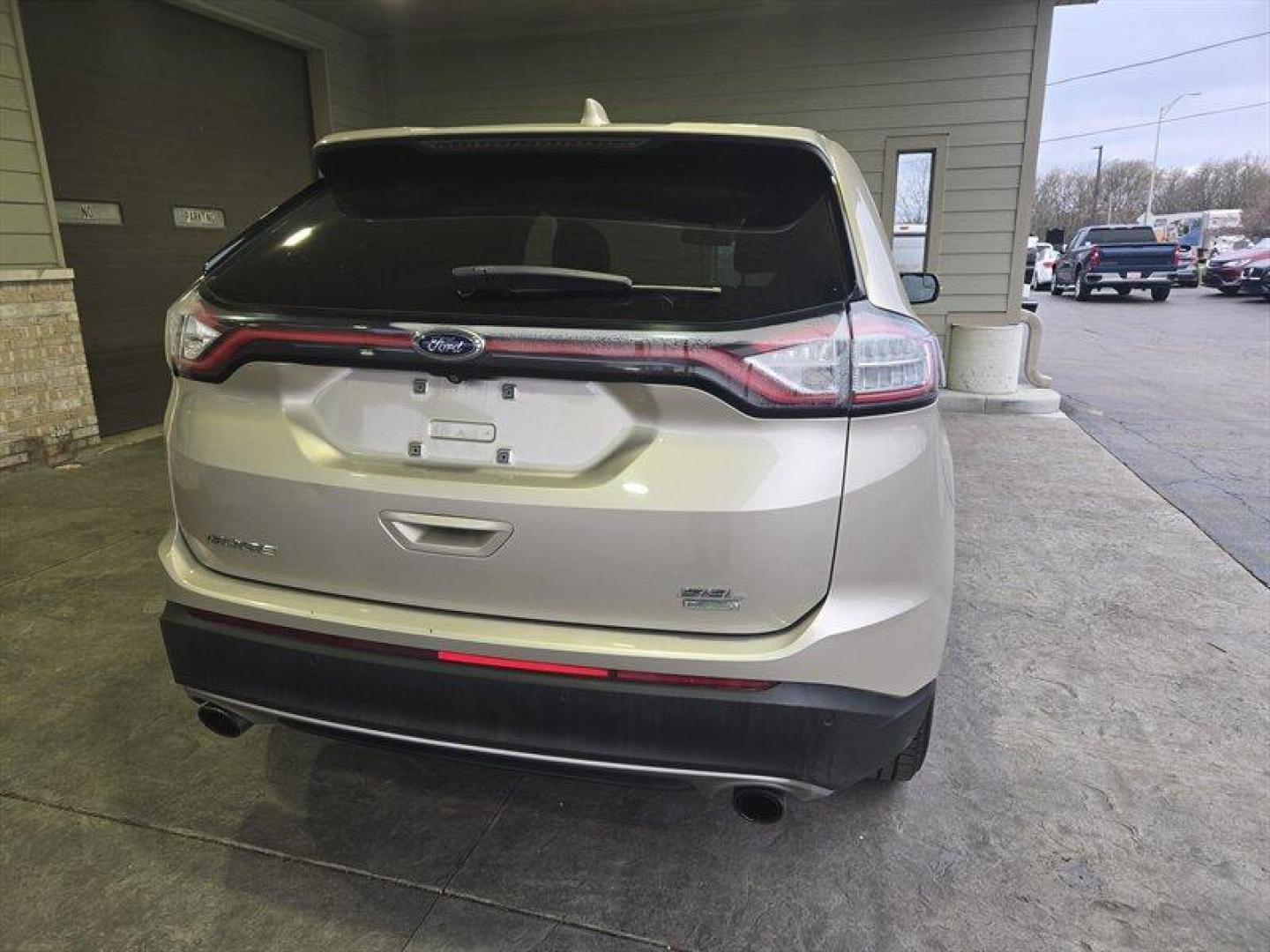 2017 White Gold Ford Edge SEL (2FMPK3J91HB) with an EcoBoost 2.0L Turbo I4 245hp 275ft. lbs. engine, Automatic transmission, located at 25355 Eames Street, Channahon, IL, 60410, (815) 467-1807, 41.429108, -88.228432 - Introducing the sophisticated and reliable 2017 Ford Edge SEL in a stunning White Gold exterior with a luxurious Dune interior. This SUV is equipped with a powerful EcoBoost 2.0L Turbo I4 engine producing 245hp and 275ft. lbs. of torque, providing a perfect blend of performance and efficiency. With - Photo#5