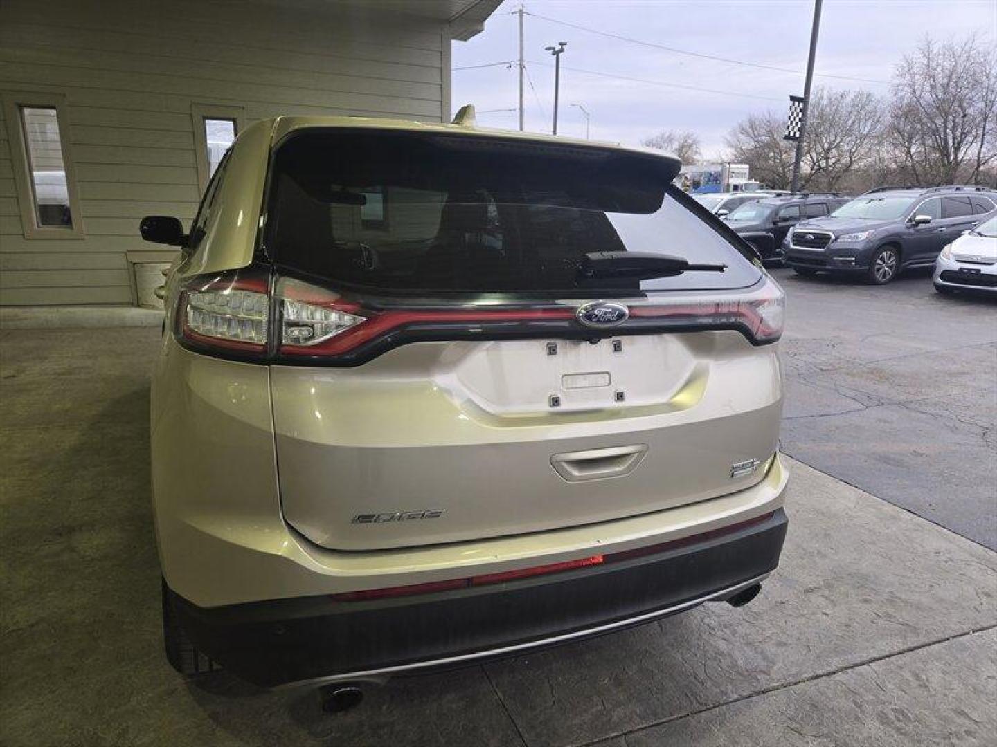2017 White Gold Ford Edge SEL (2FMPK3J91HB) with an EcoBoost 2.0L Turbo I4 245hp 275ft. lbs. engine, Automatic transmission, located at 25355 Eames Street, Channahon, IL, 60410, (815) 467-1807, 41.429108, -88.228432 - Introducing the sophisticated and reliable 2017 Ford Edge SEL in a stunning White Gold exterior with a luxurious Dune interior. This SUV is equipped with a powerful EcoBoost 2.0L Turbo I4 engine producing 245hp and 275ft. lbs. of torque, providing a perfect blend of performance and efficiency. With - Photo#6