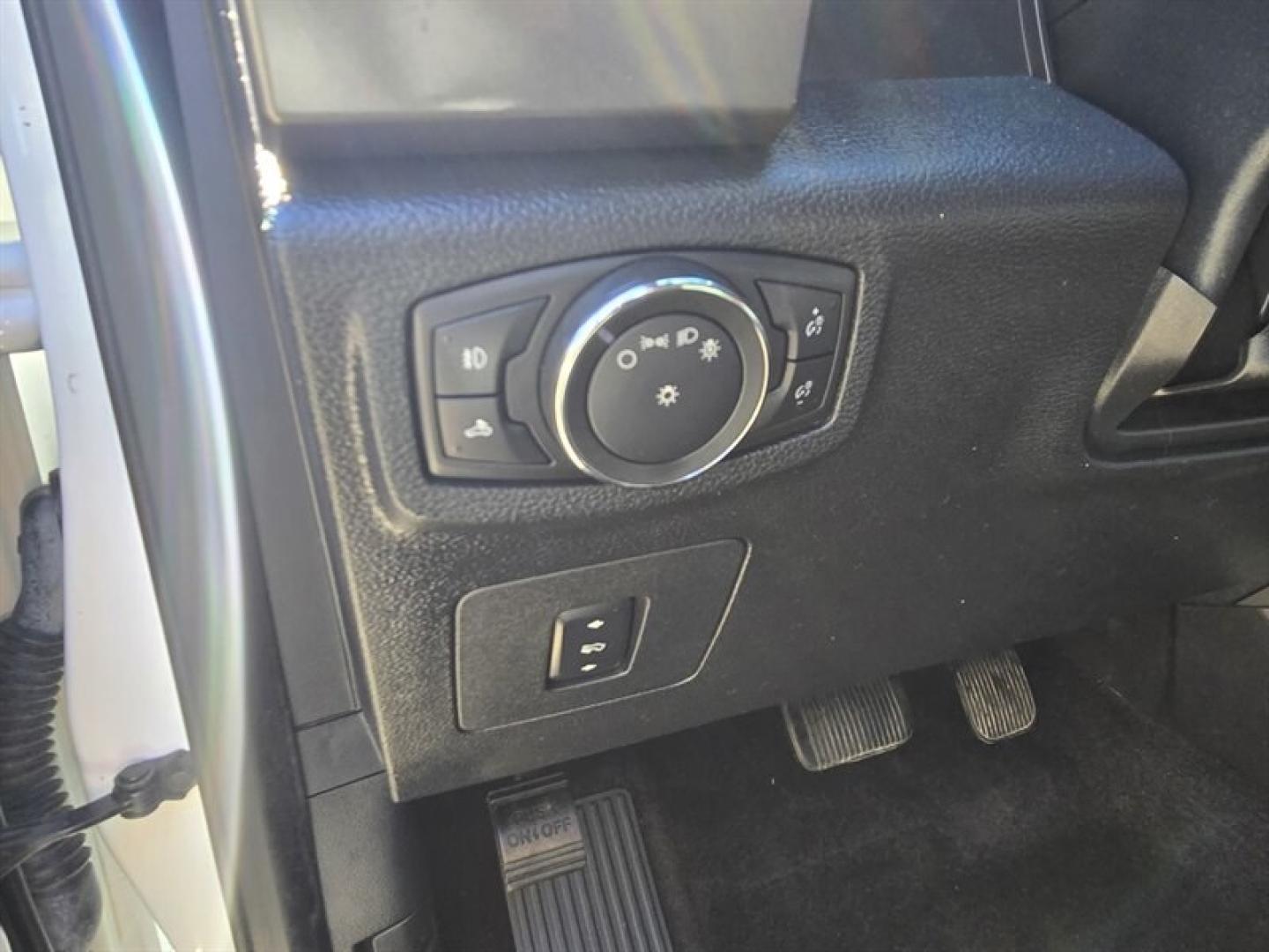 2016 Oxford White Ford F-150 XLT (1FTEW1EG8GF) with an 3.5 engine, Automatic transmission, located at 25355 Eames Street, Channahon, IL, 60410, (815) 467-1807, 41.429108, -88.228432 - This 2016 Ford F-150 XLT is equipped with a 3.5-liter V6 engine, delivering a balanced combination of power and efficiency. The exterior features a clean Oxford White finish, complemented by a Medium Earth Gray interior that provides a comfortable and practical cabin environment. Factory default f- Photo#11