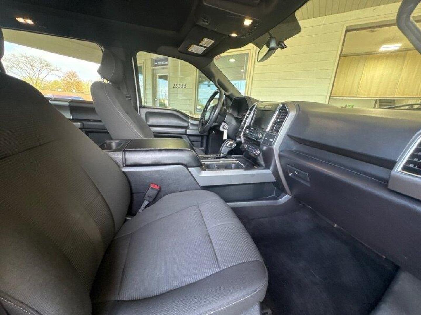 2016 Oxford White Ford F-150 XLT (1FTEW1EG8GF) with an EcoBoost 3.5L Twin Turbo V6 365hp 420ft. lbs. engine, 6Speed Shiftable Au transmission, located at 25355 Eames Street, Channahon, IL, 60410, (815) 467-1807, 41.429108, -88.228432 - Photo#19