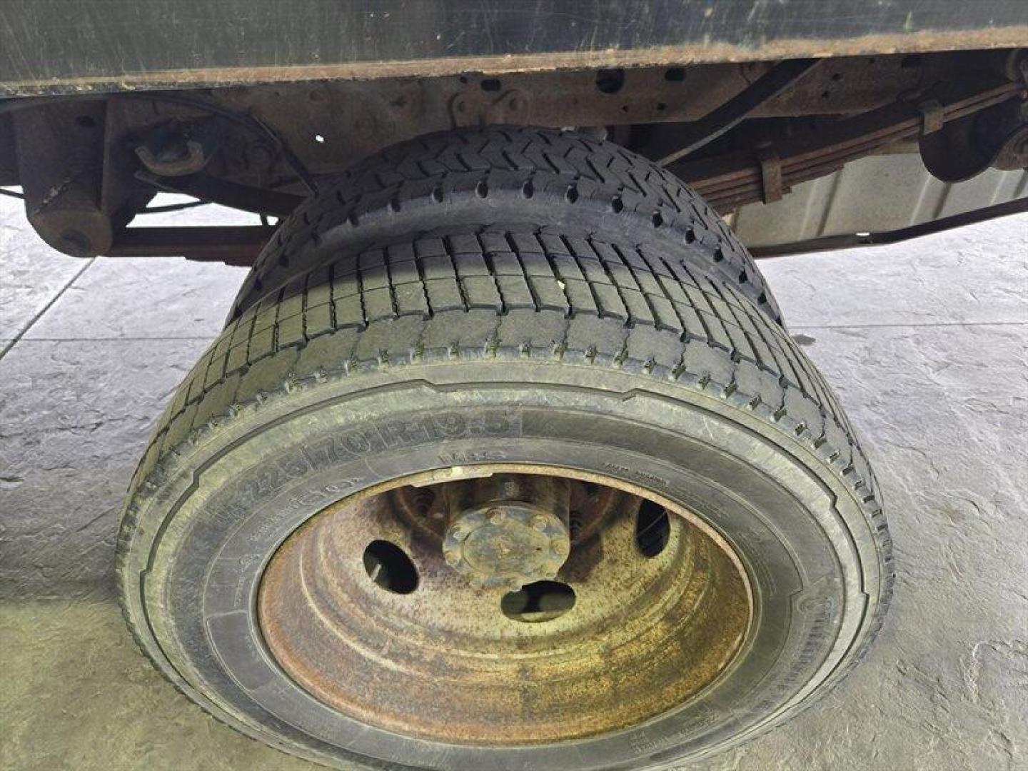 2003 Green Ford F-450 DRW (1FDXF47P23E) , located at 25355 Eames Street, Channahon, IL, 60410, (815) 467-1807, 41.429108, -88.228432 - ** KNAPHEIDE 12 FOOT STAKE BODY WITH A THIEMAN 1600 POUND LIFT GATE. DIESEL, 4X4, 5 SPEED MANUAL. ** This 2003 Ford F-450 comes in a classic Green exterior color with a sleek Gray interior. With below 215,000 miles on the odometer, averaging less than 10,000 miles per year, this truck is in excelle - Photo#12