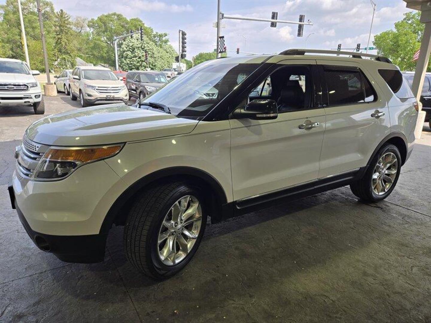 2015 Oxford White Ford Explorer XLT (1FM5K7D82FG) with an 3.5L V6 290hp 255ft. lbs. engine, Automatic transmission, located at 25355 Eames Street, Channahon, IL, 60410, (815) 467-1807, 41.429108, -88.228432 - Step into the powerful and versatile 2015 Ford Explorer XLT, a beast on the road with its commanding 3.5L V6 engine that boasts an impressive 290hp and 255ft. lbs. of torque. This SUV is not for the faint-hearted - it's built to conquer any terrain with ease. From the moment you lay eyes on this be - Photo#7