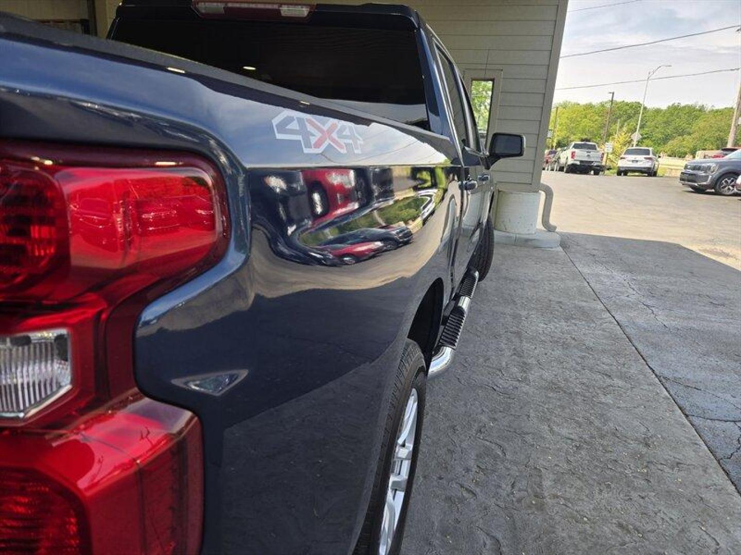 2020 Blue Chevrolet Silverado 1500 LT (3GCUYDEDXLG) with an EcoTec3 5.3L V8 355hp 383ft. lbs. engine, Automatic transmission, located at 25355 Eames Street, Channahon, IL, 60410, (815) 467-1807, 41.429108, -88.228432 - Photo#10