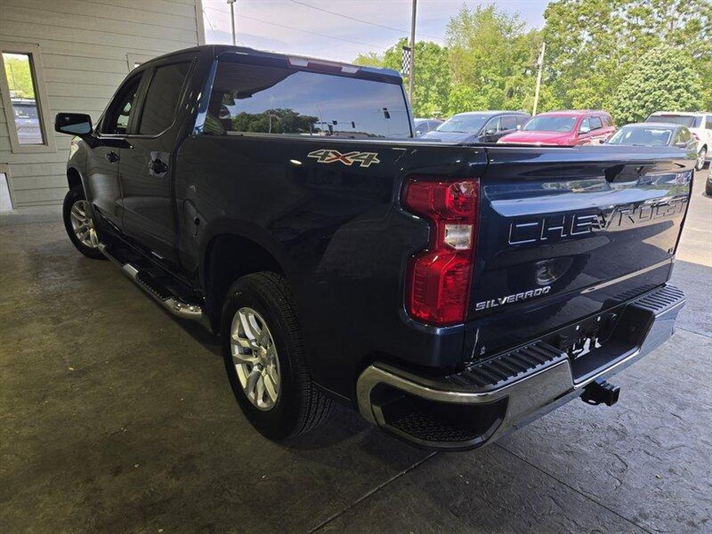 2020 Blue Chevrolet Silverado 1500 LT (3GCUYDEDXLG) with an EcoTec3 5.3L V8 355hp 383ft. lbs. engine, Automatic transmission, located at 25355 Eames Street, Channahon, IL, 60410, (815) 467-1807, 41.429108, -88.228432 - Photo#5